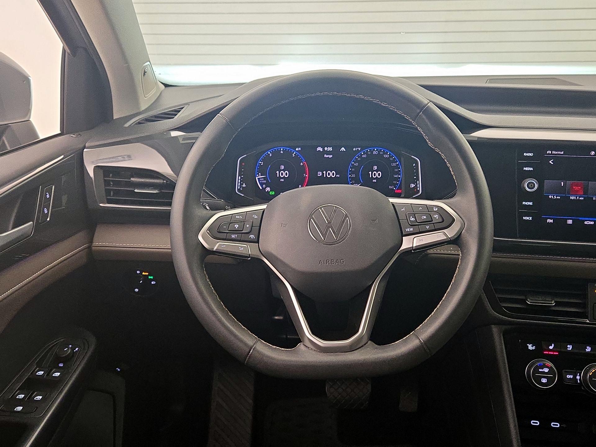 Thumbnail: 2022 Volkswagen Taos - 10