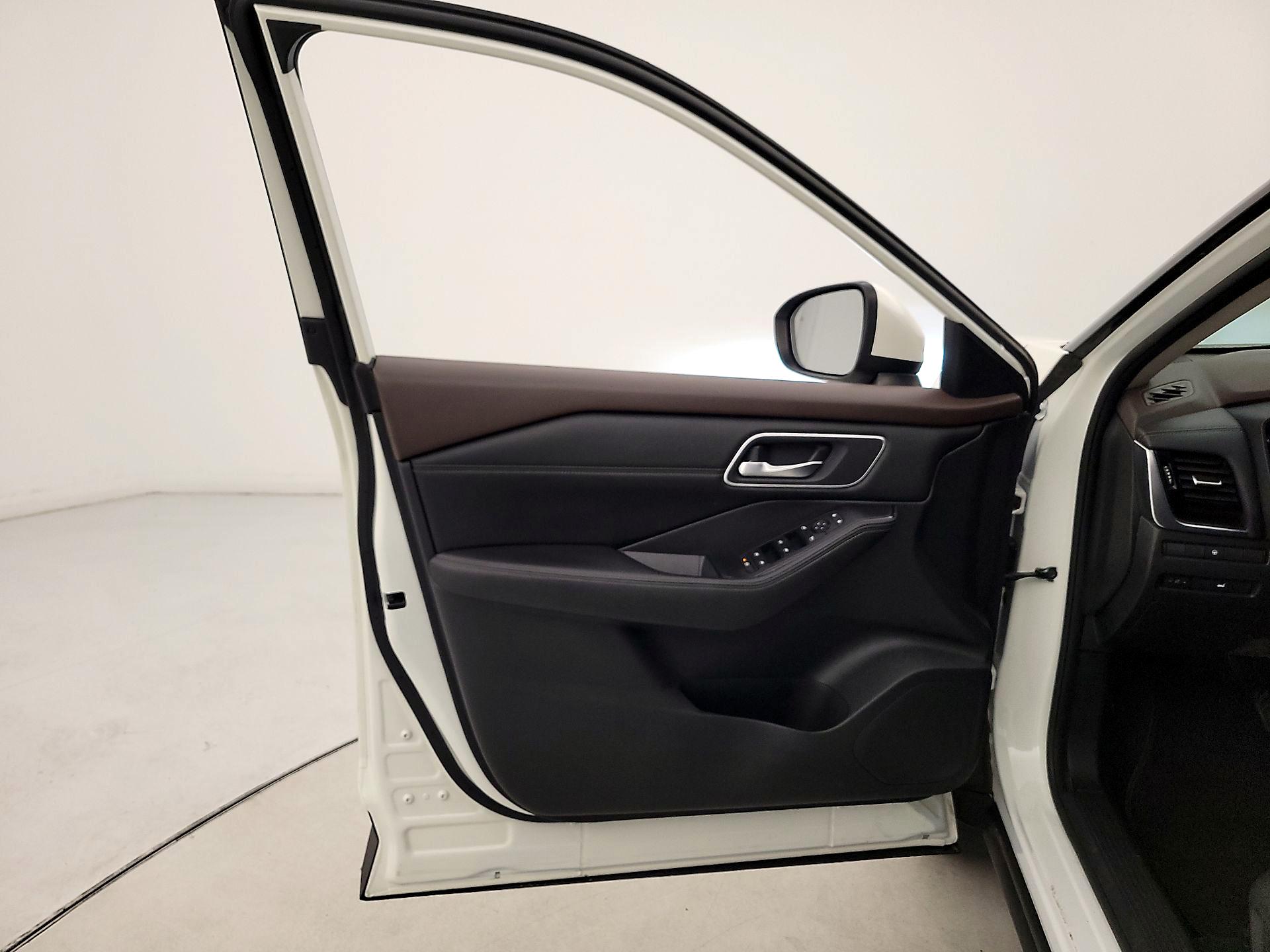 Thumbnail: 2021 Nissan Rogue - 12