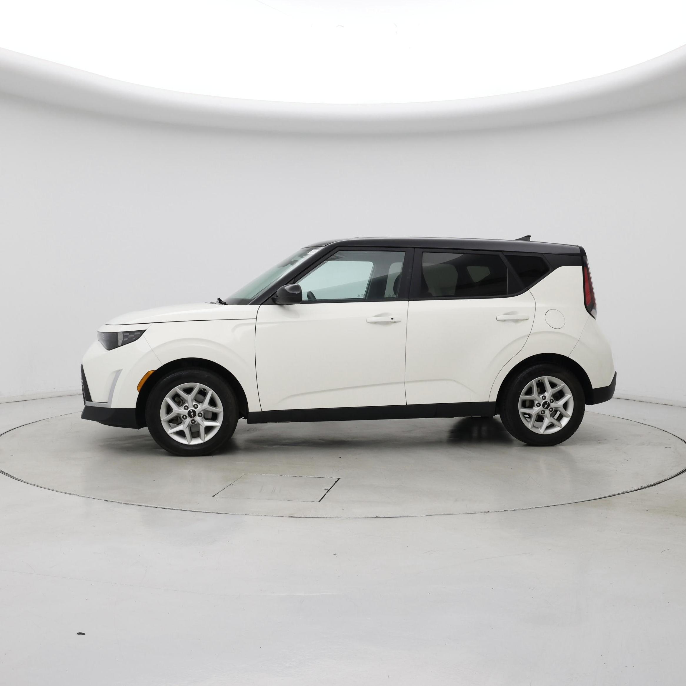 Thumbnail: 2023 Kia Soul - 3