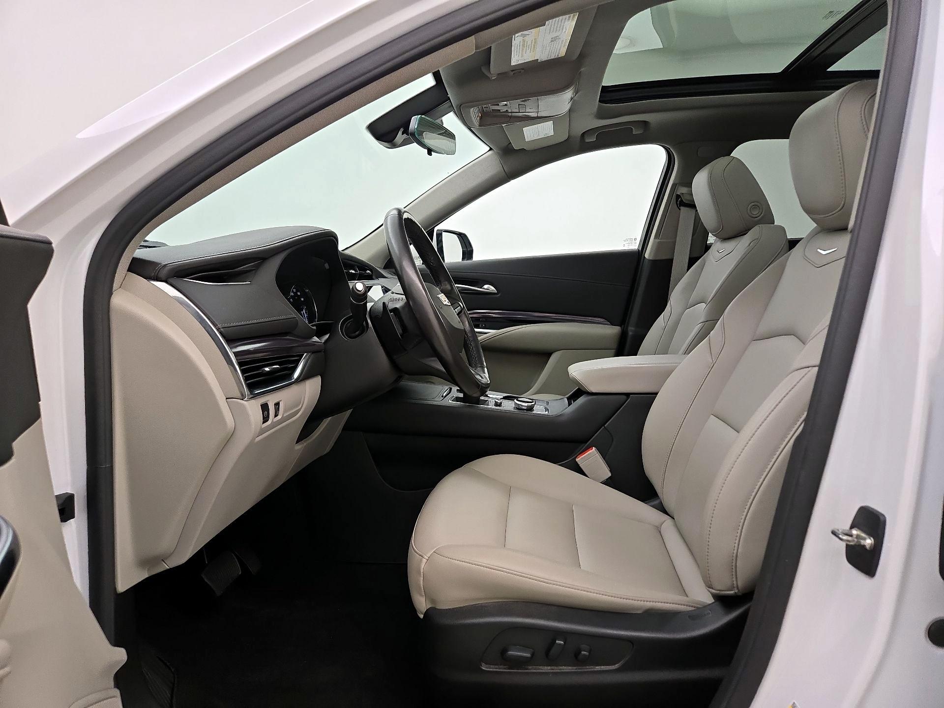 Thumbnail: 2022 Cadillac XT4 - 11