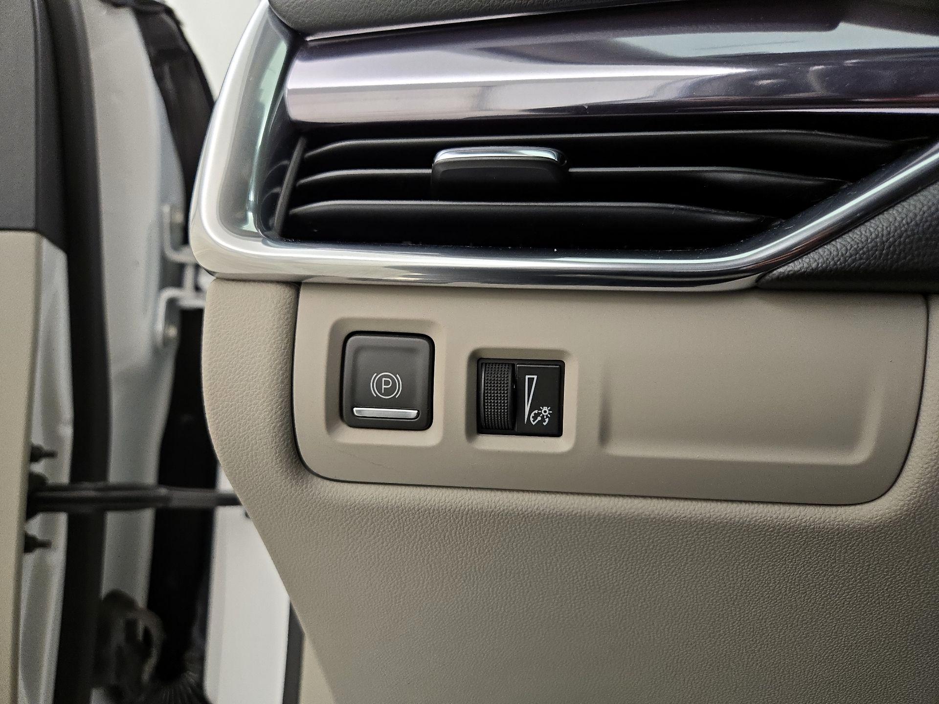 Thumbnail: 2022 Cadillac XT4 - 13