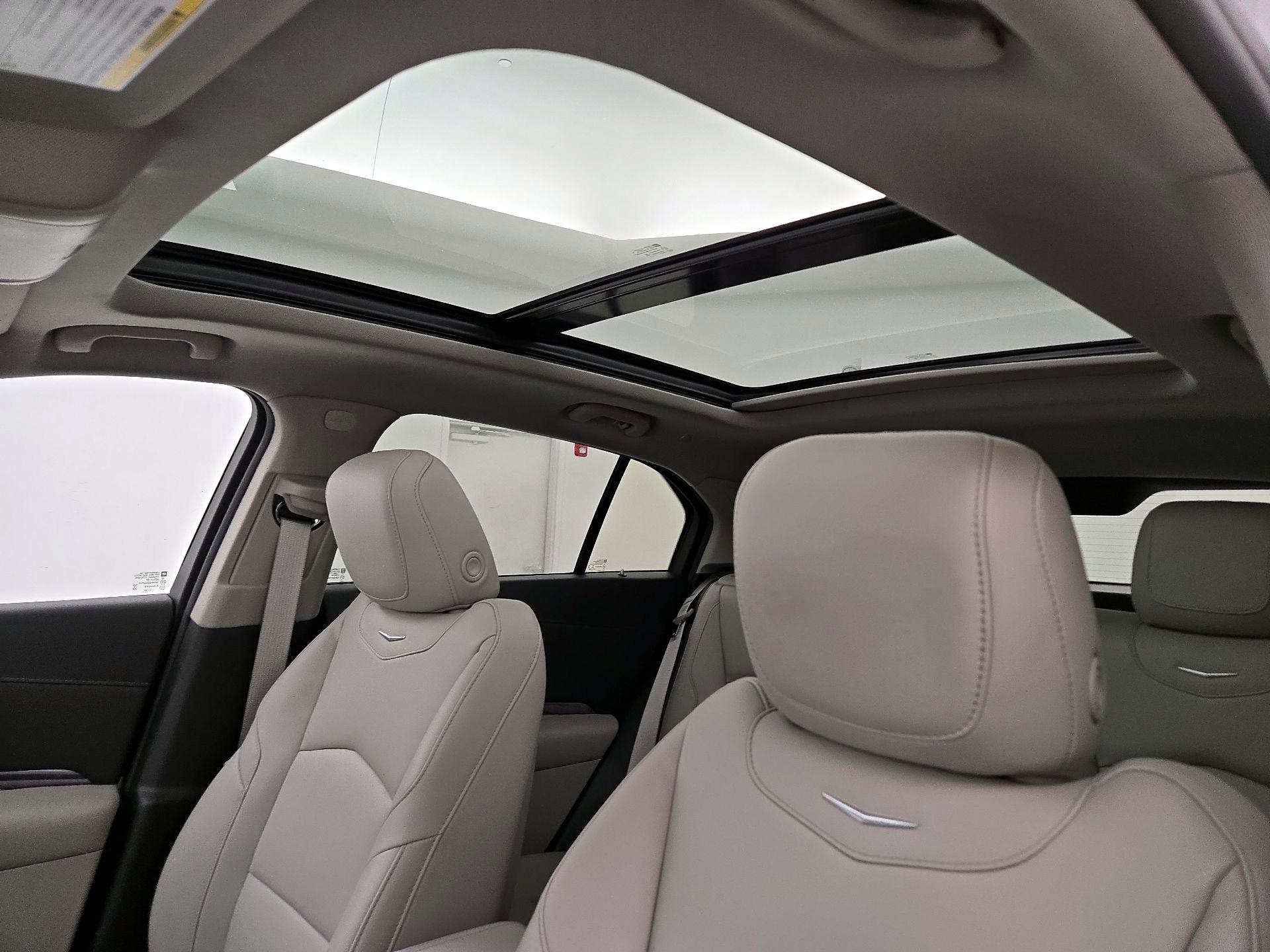 Thumbnail: 2022 Cadillac XT4 - 19