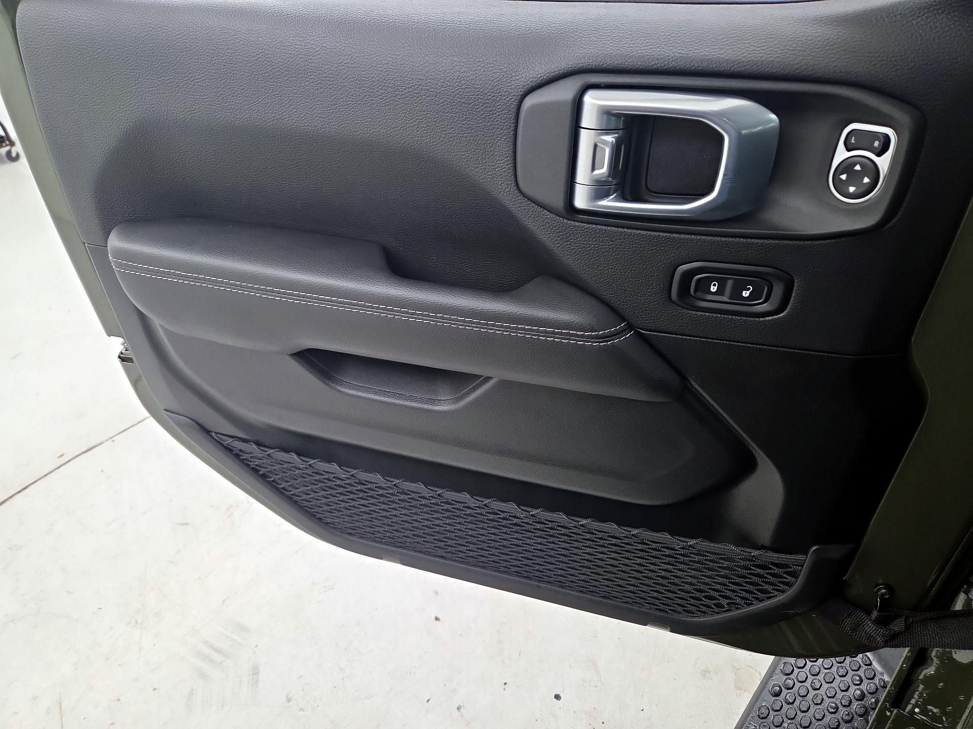 Thumbnail: 2022 Jeep Wrangler - 12