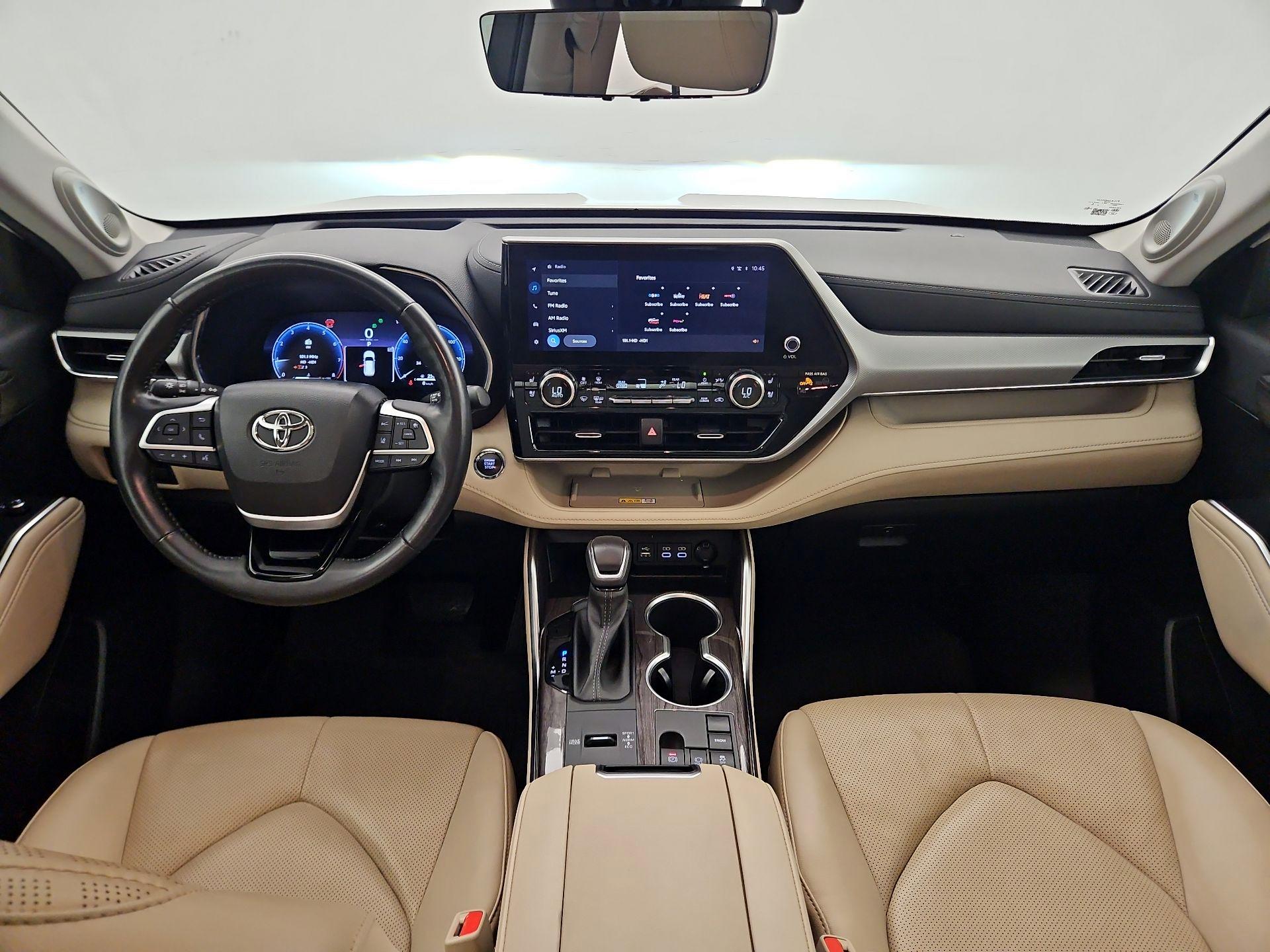 Thumbnail: 2023 Toyota Highlander - 9