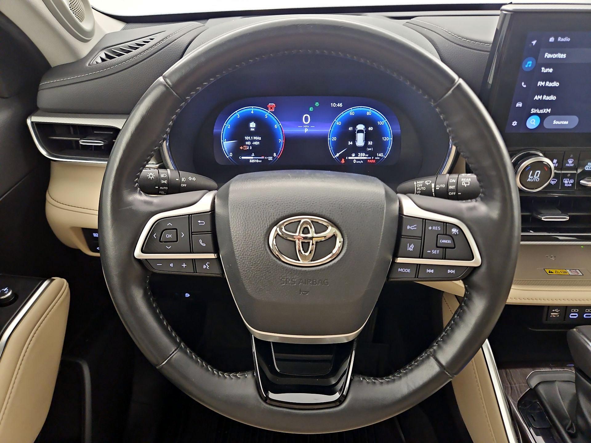 Thumbnail: 2023 Toyota Highlander - 10