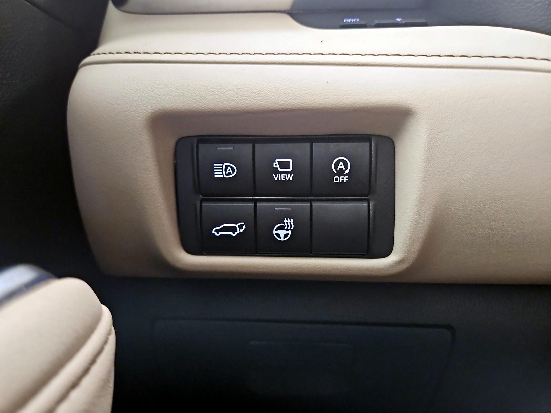 Thumbnail: 2023 Toyota Highlander - 13