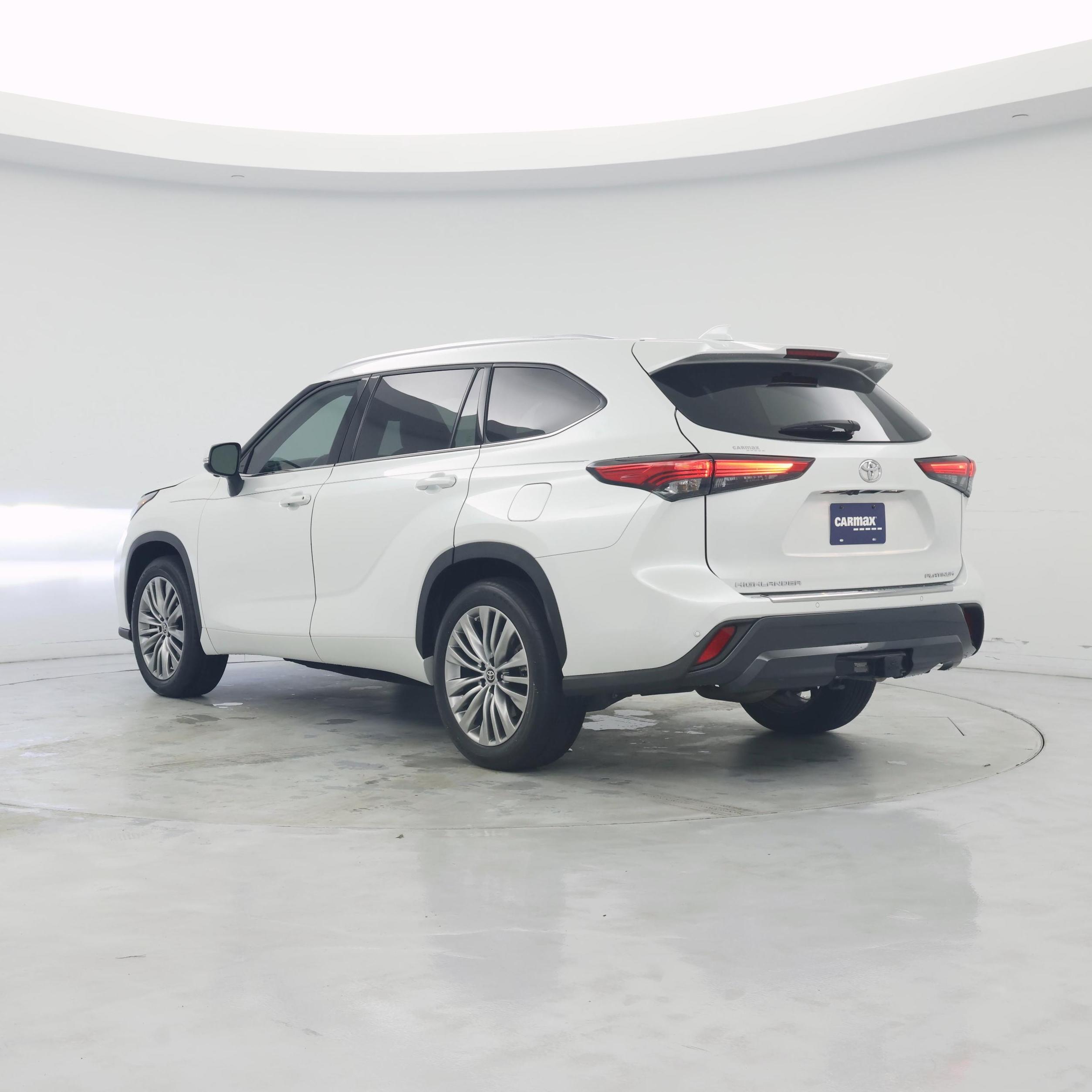 Thumbnail: 2023 Toyota Highlander - 2