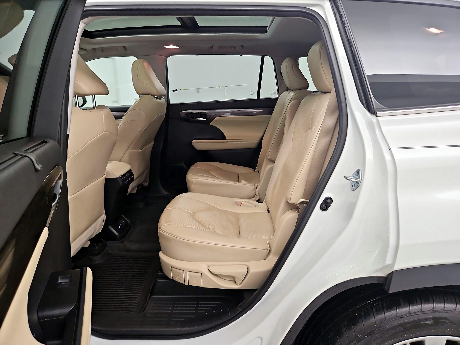 Thumbnail: 2023 Toyota Highlander - 20