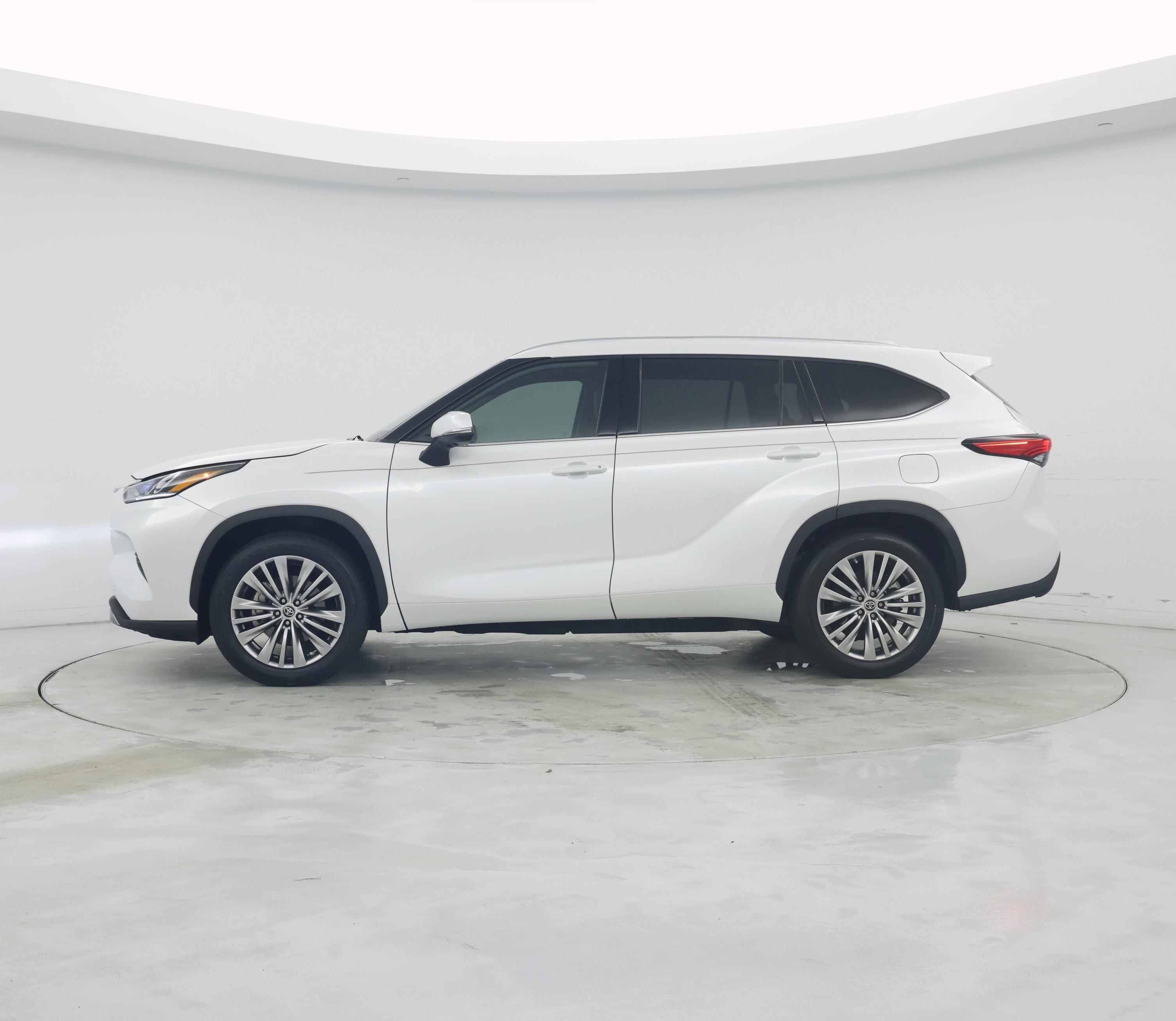 Thumbnail: 2023 Toyota Highlander - 3