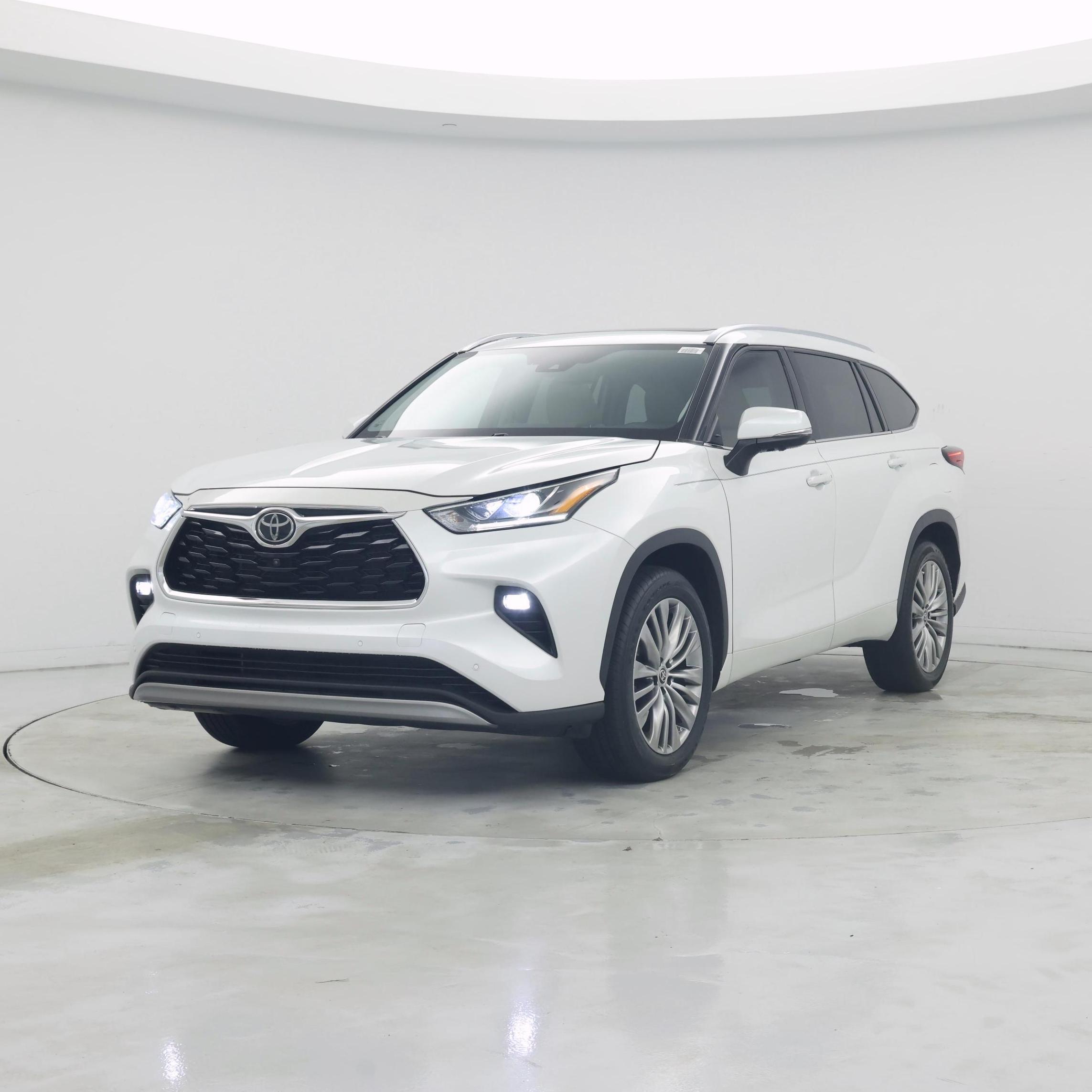 Thumbnail: 2023 Toyota Highlander - 4