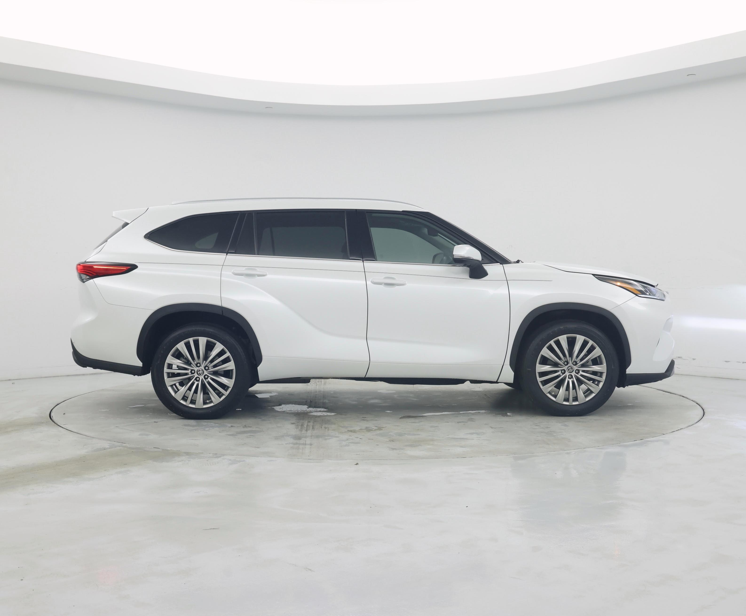 Thumbnail: 2023 Toyota Highlander - 7