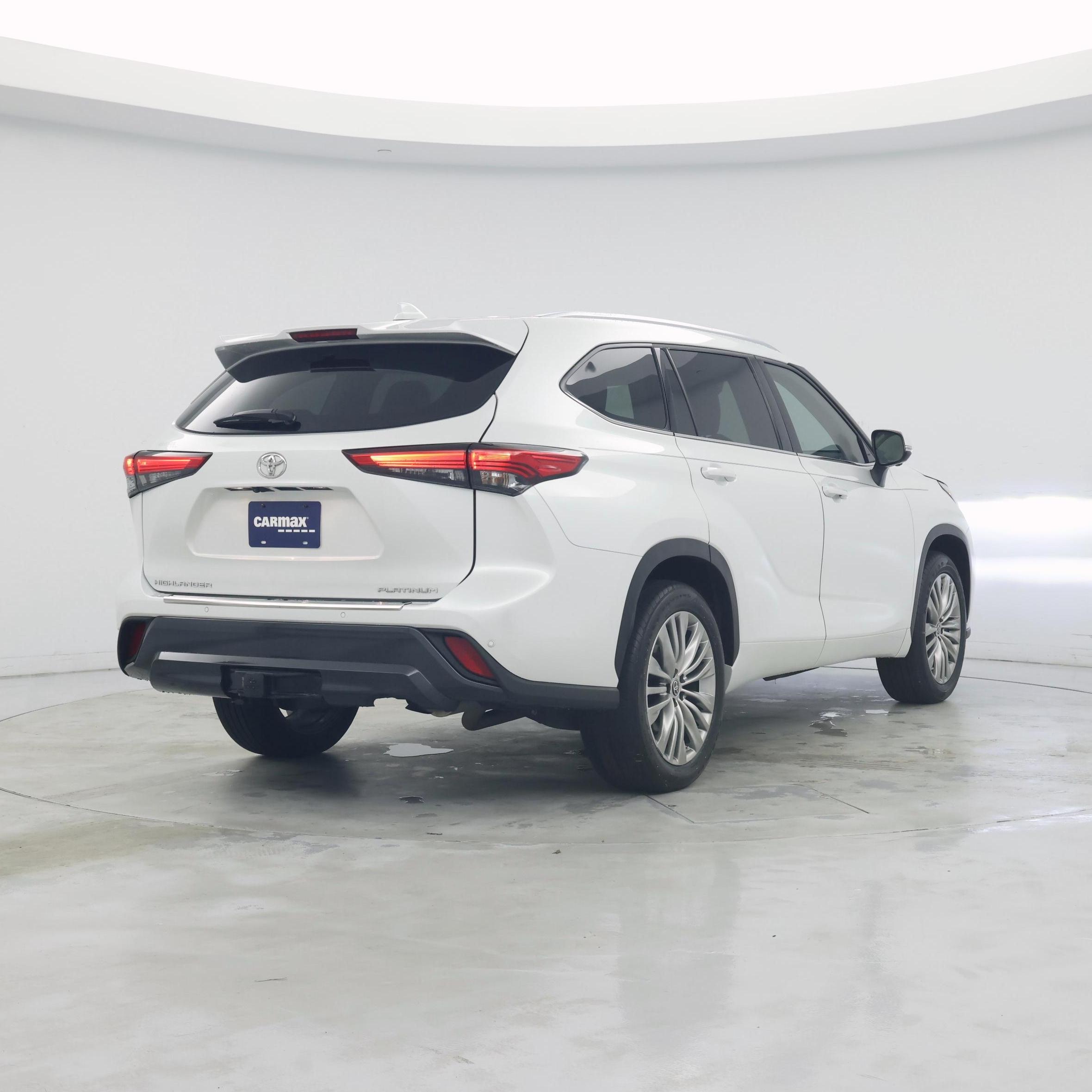 Thumbnail: 2023 Toyota Highlander - 8