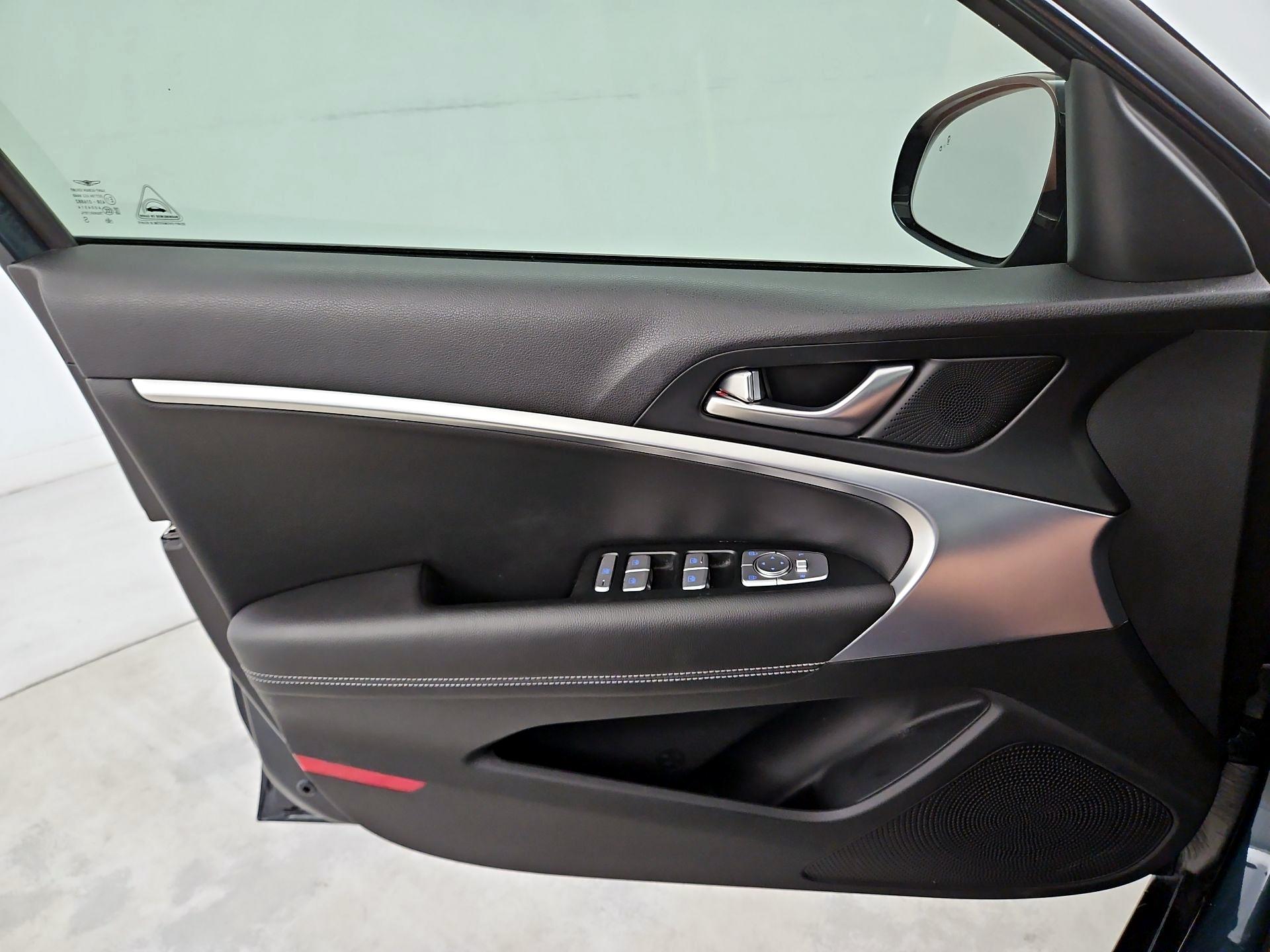 Thumbnail: 2022 Genesis G70 - 12