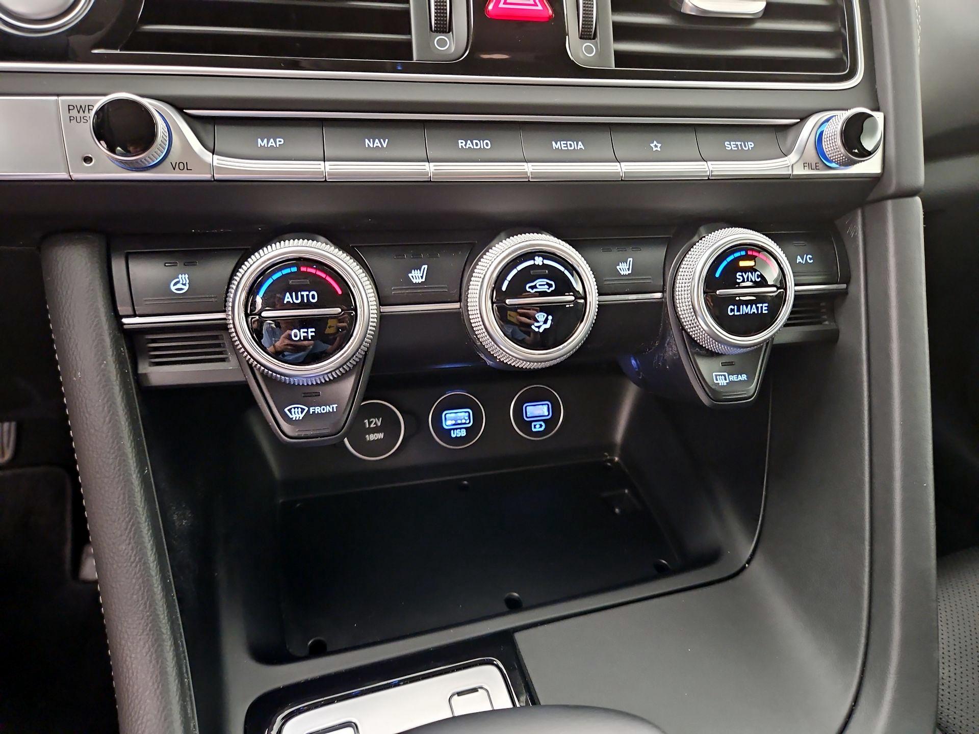 Thumbnail: 2022 Genesis G70 - 17