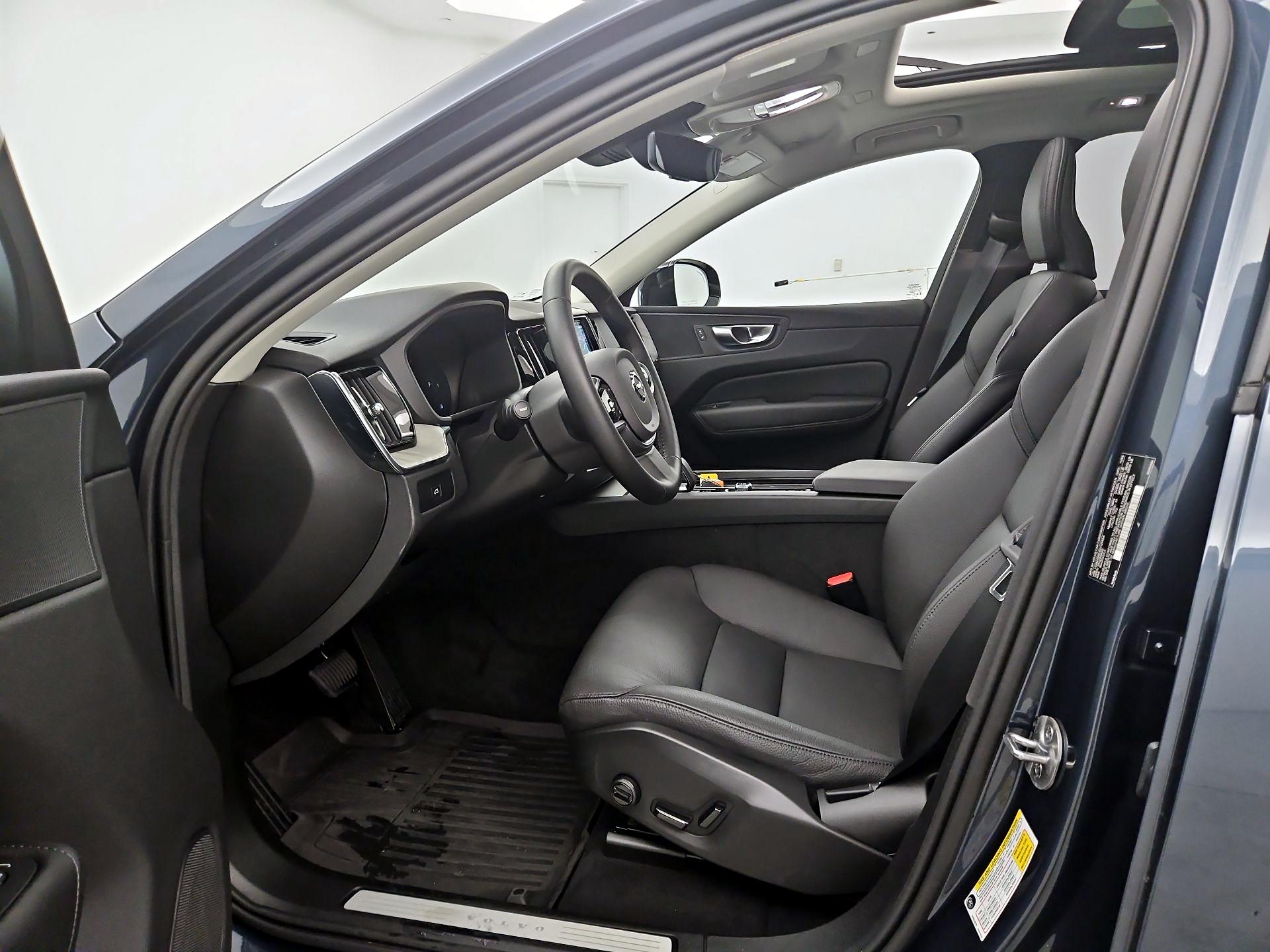 Thumbnail: 2025 Volvo XC60 - 11