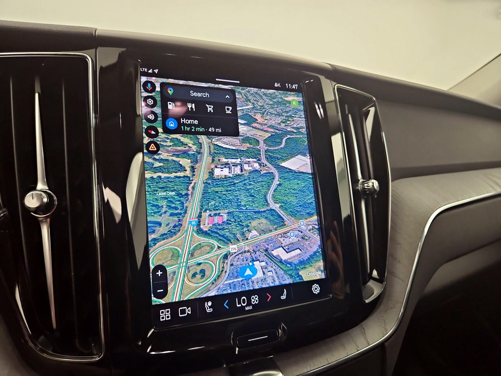 Thumbnail: 2025 Volvo XC60 - 14