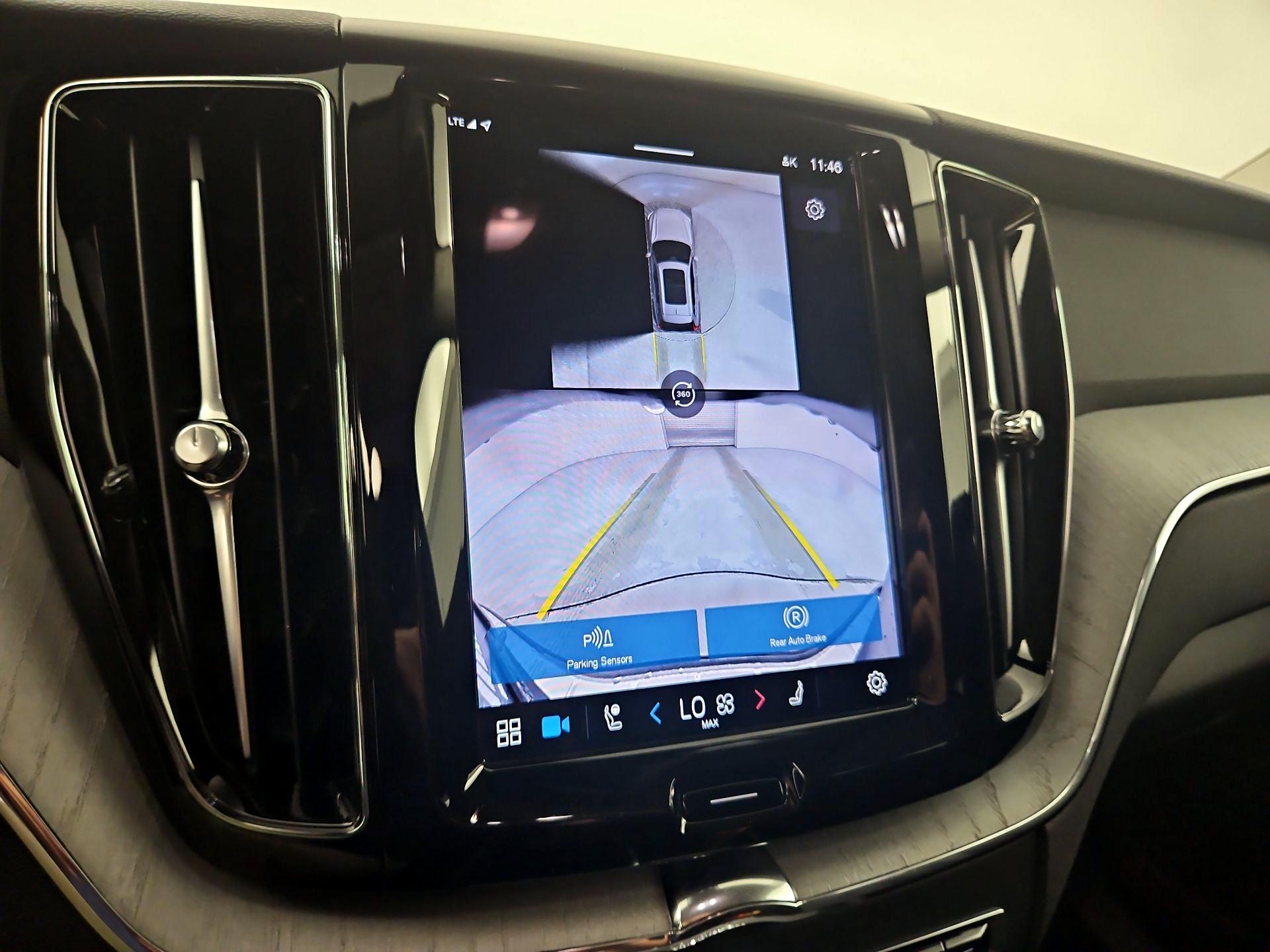 Thumbnail: 2025 Volvo XC60 - 15