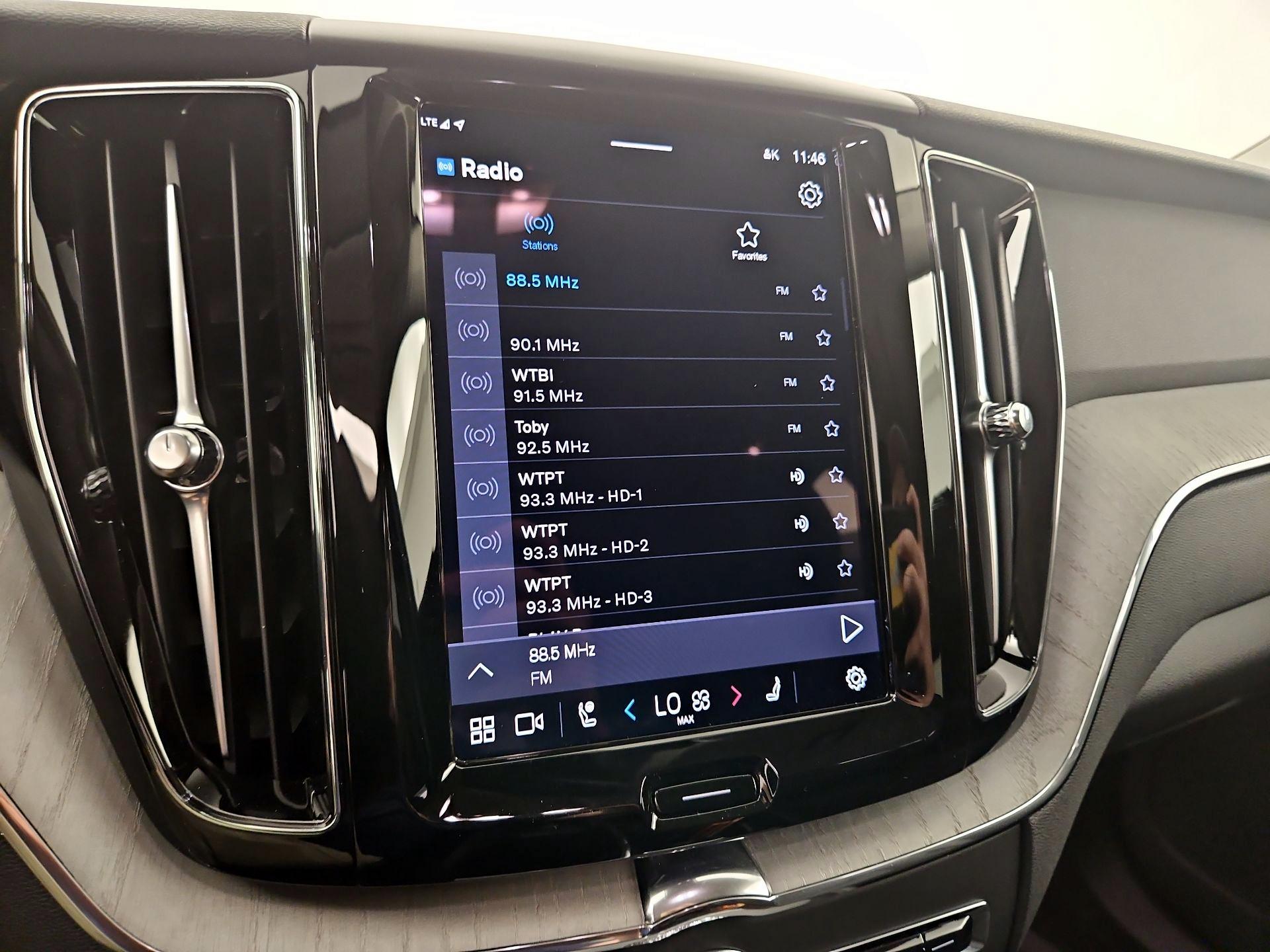 Thumbnail: 2025 Volvo XC60 - 16