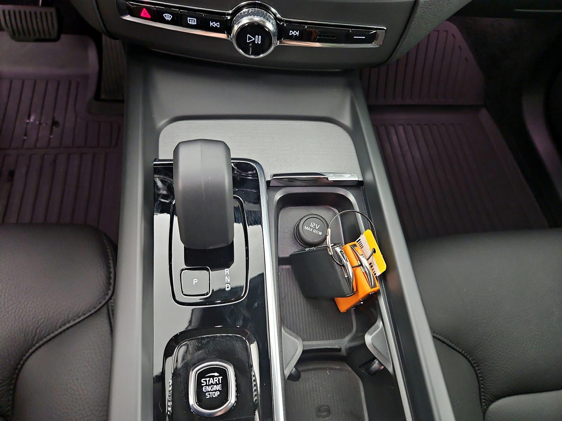 Thumbnail: 2025 Volvo XC60 - 18