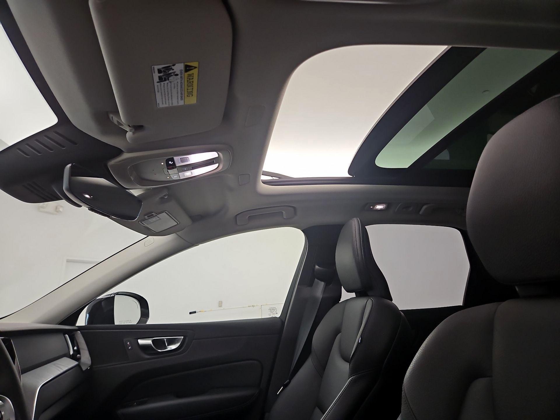 Thumbnail: 2025 Volvo XC60 - 19