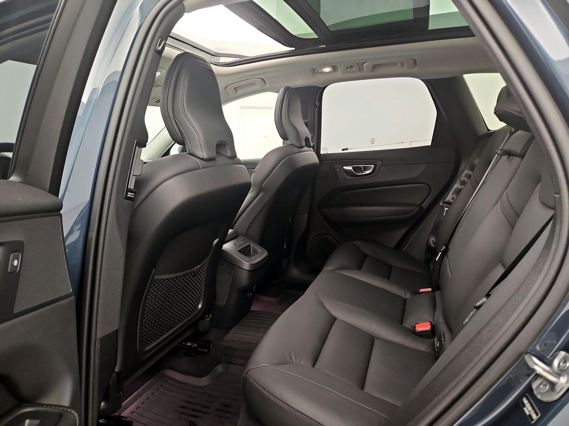 Thumbnail: 2025 Volvo XC60 - 20