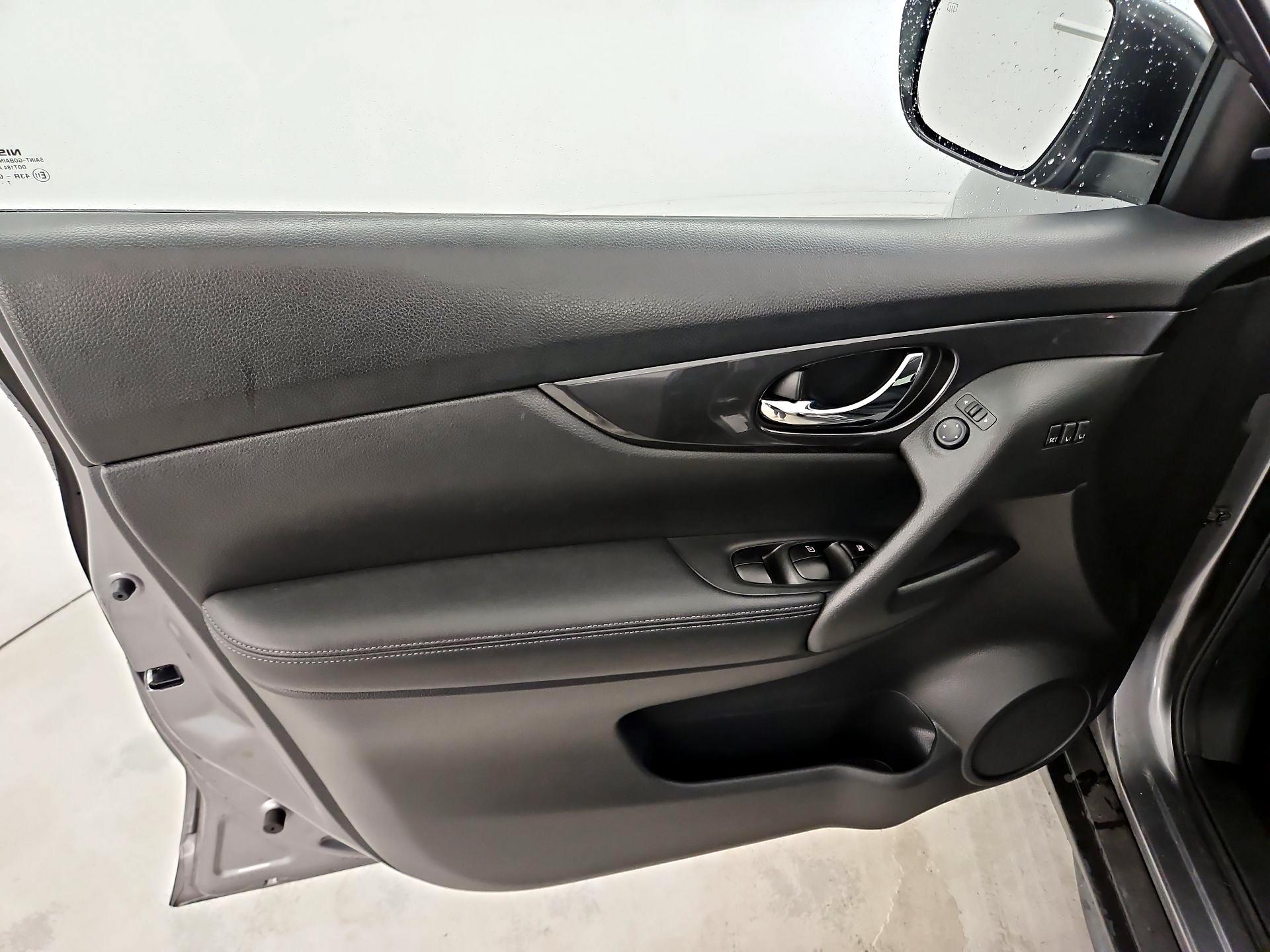 Thumbnail: 2018 Nissan Rogue - 12