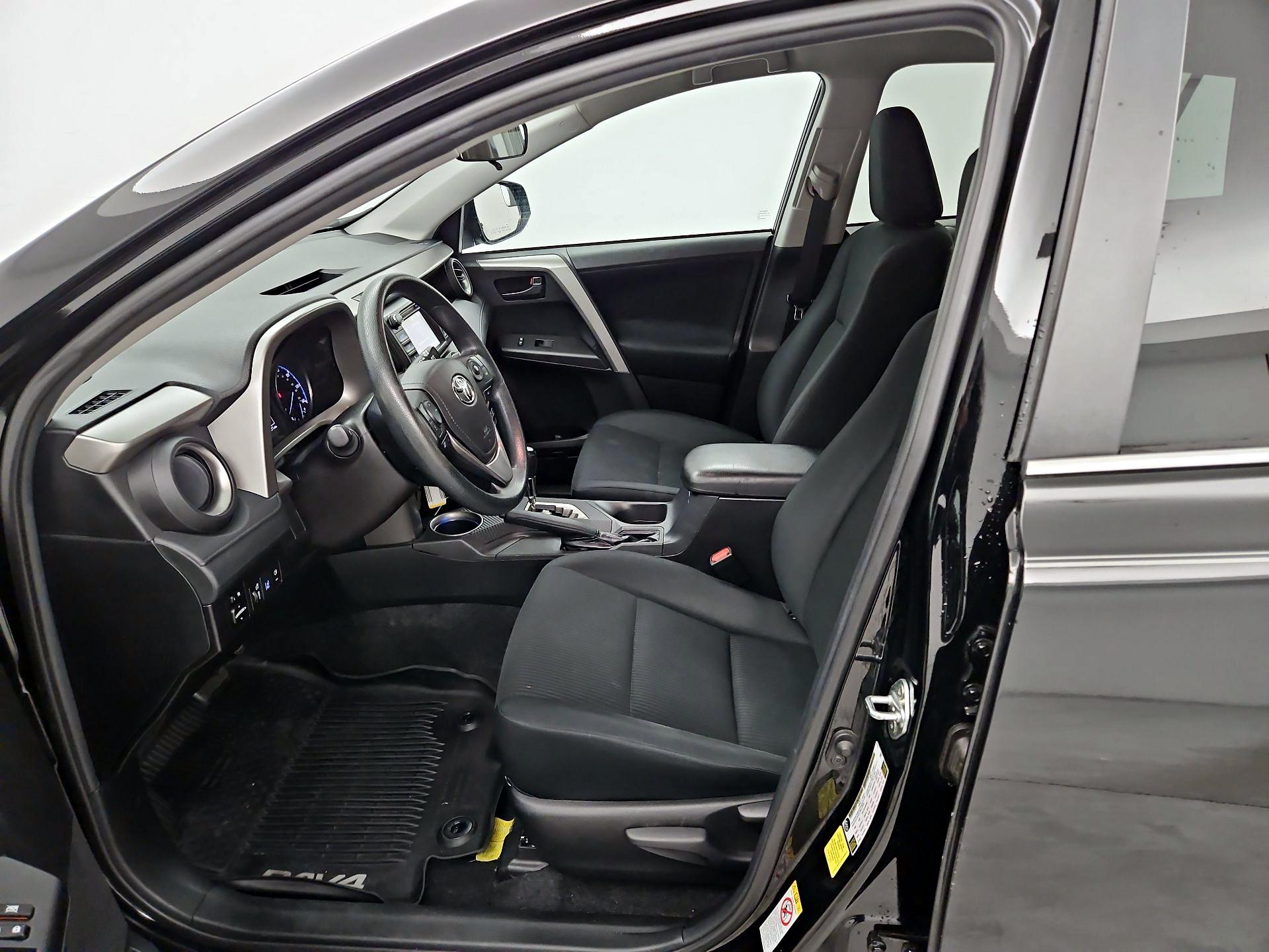 Thumbnail: 2018 Toyota RAV4 - 11