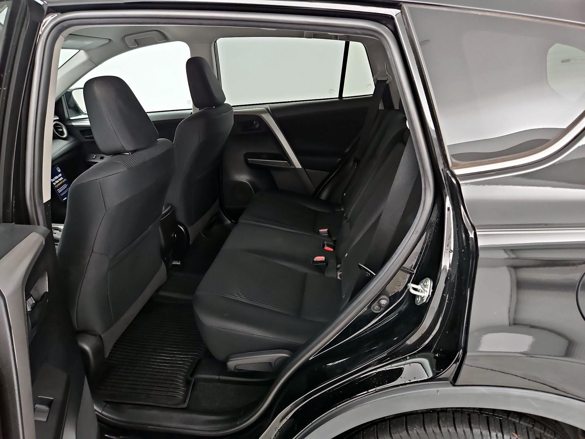 Thumbnail: 2018 Toyota RAV4 - 19