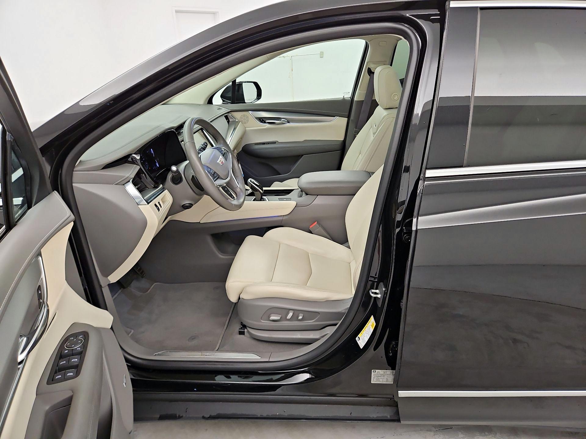 Thumbnail: 2017 Cadillac XT5 - 11