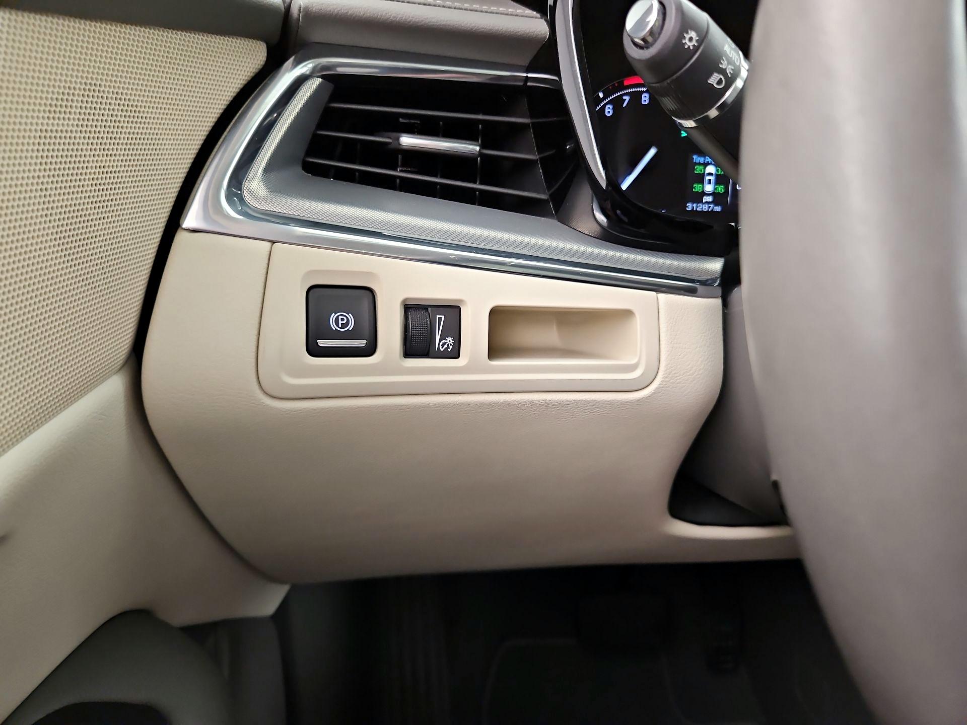 Thumbnail: 2017 Cadillac XT5 - 13