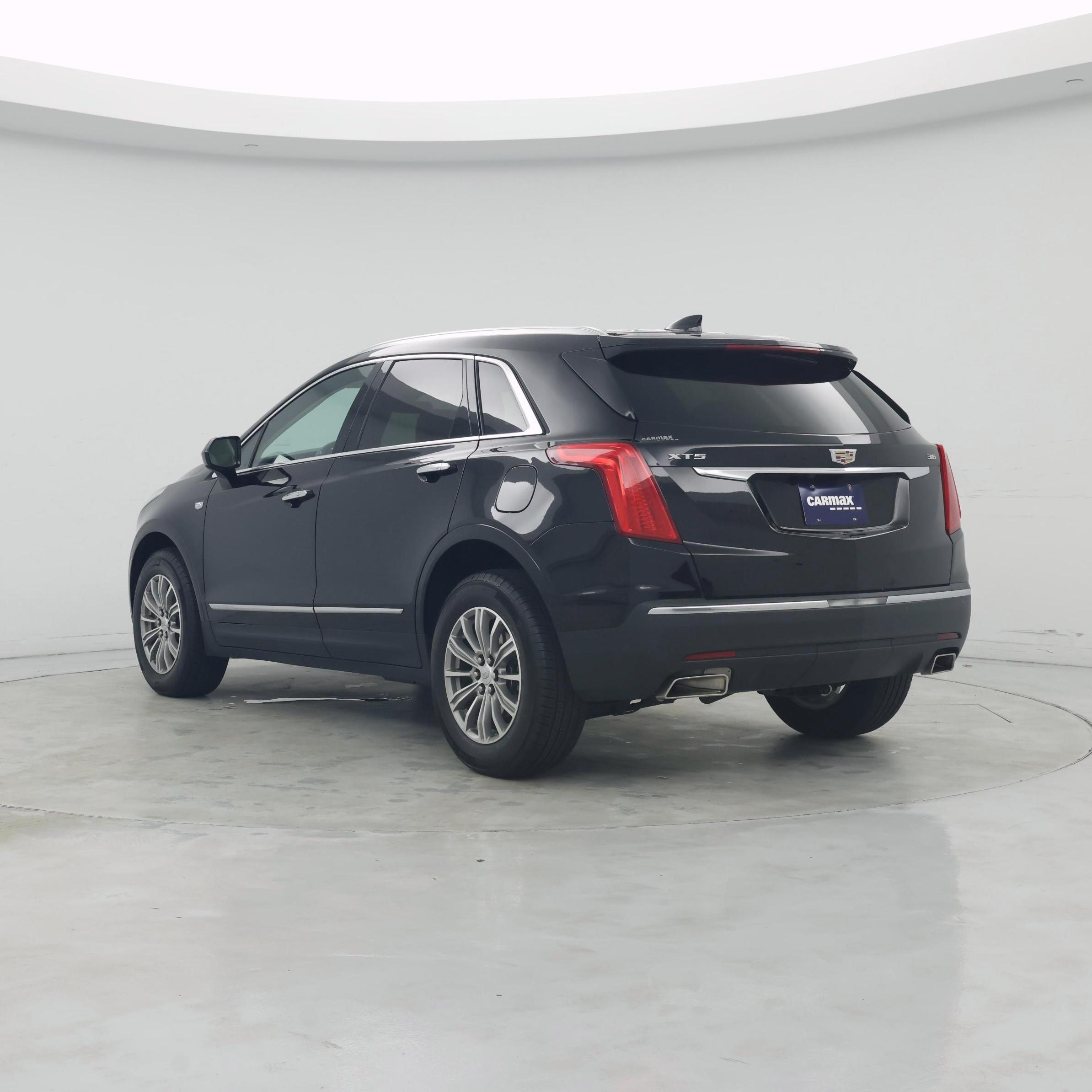 Thumbnail: 2017 Cadillac XT5 - 2