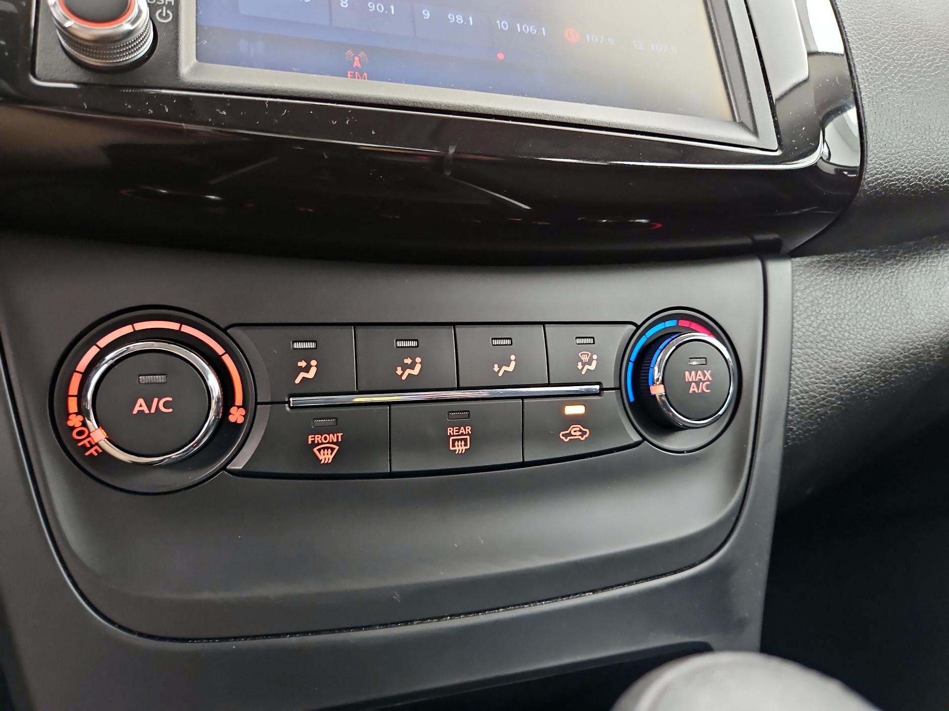 Thumbnail: 2019 Nissan Sentra - 16