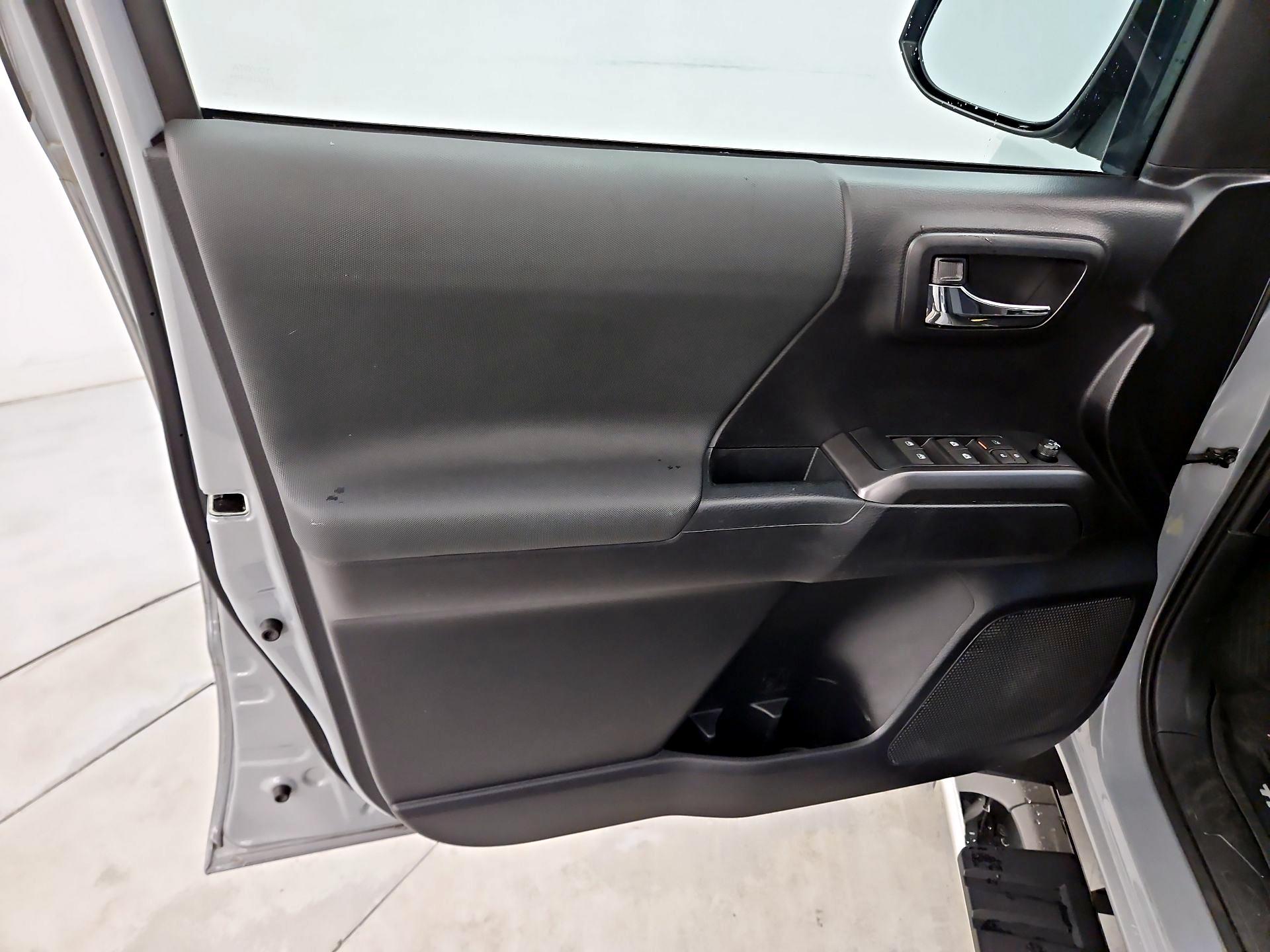 Thumbnail: 2021 Toyota Tacoma - 12