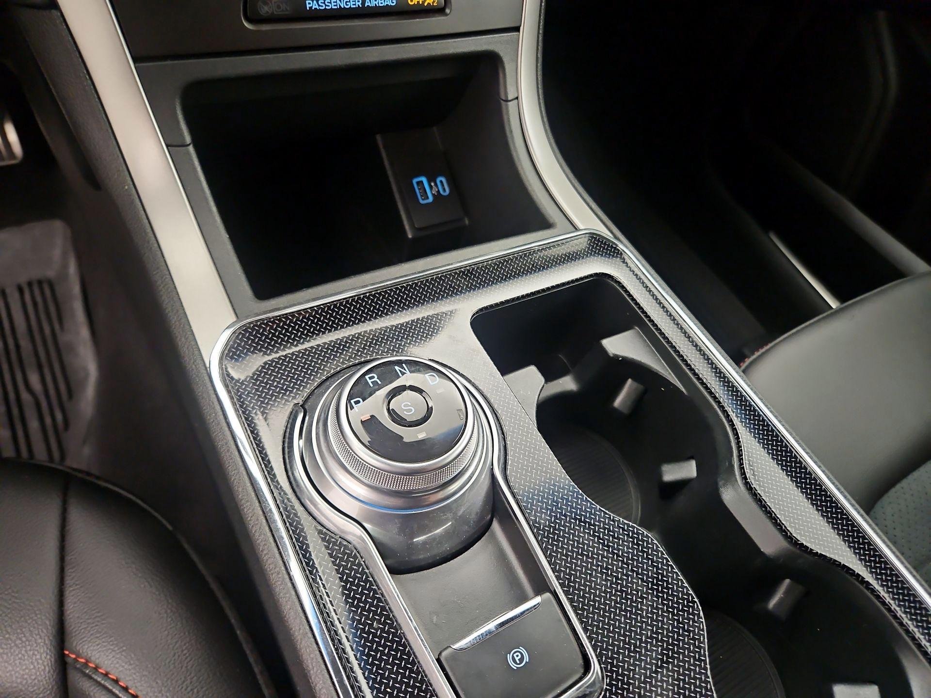 Thumbnail: 2021 Ford Edge - 17