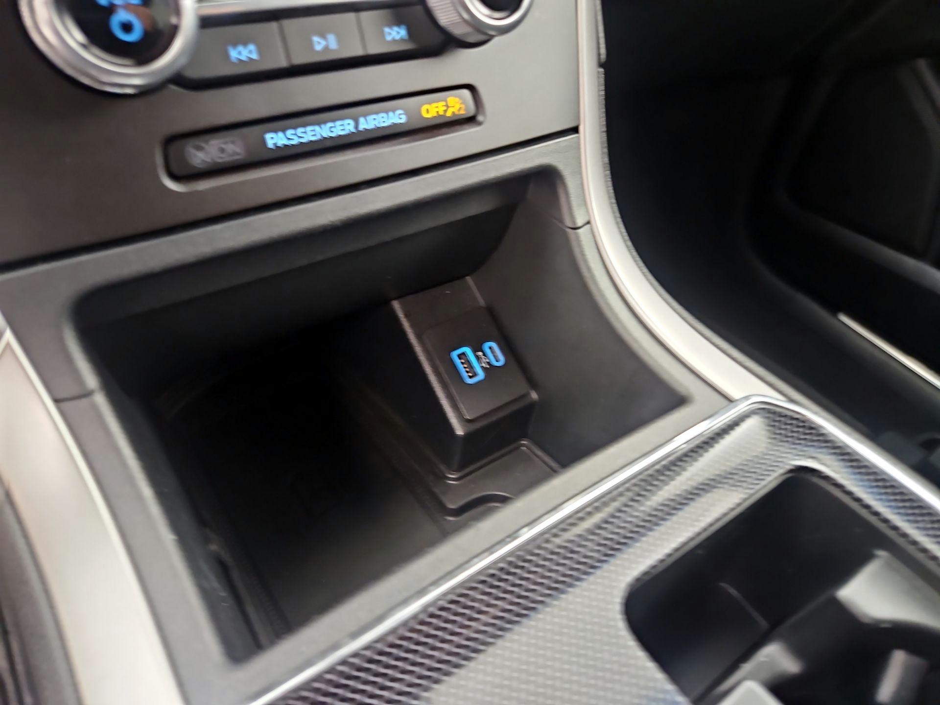 Thumbnail: 2021 Ford Edge - 18