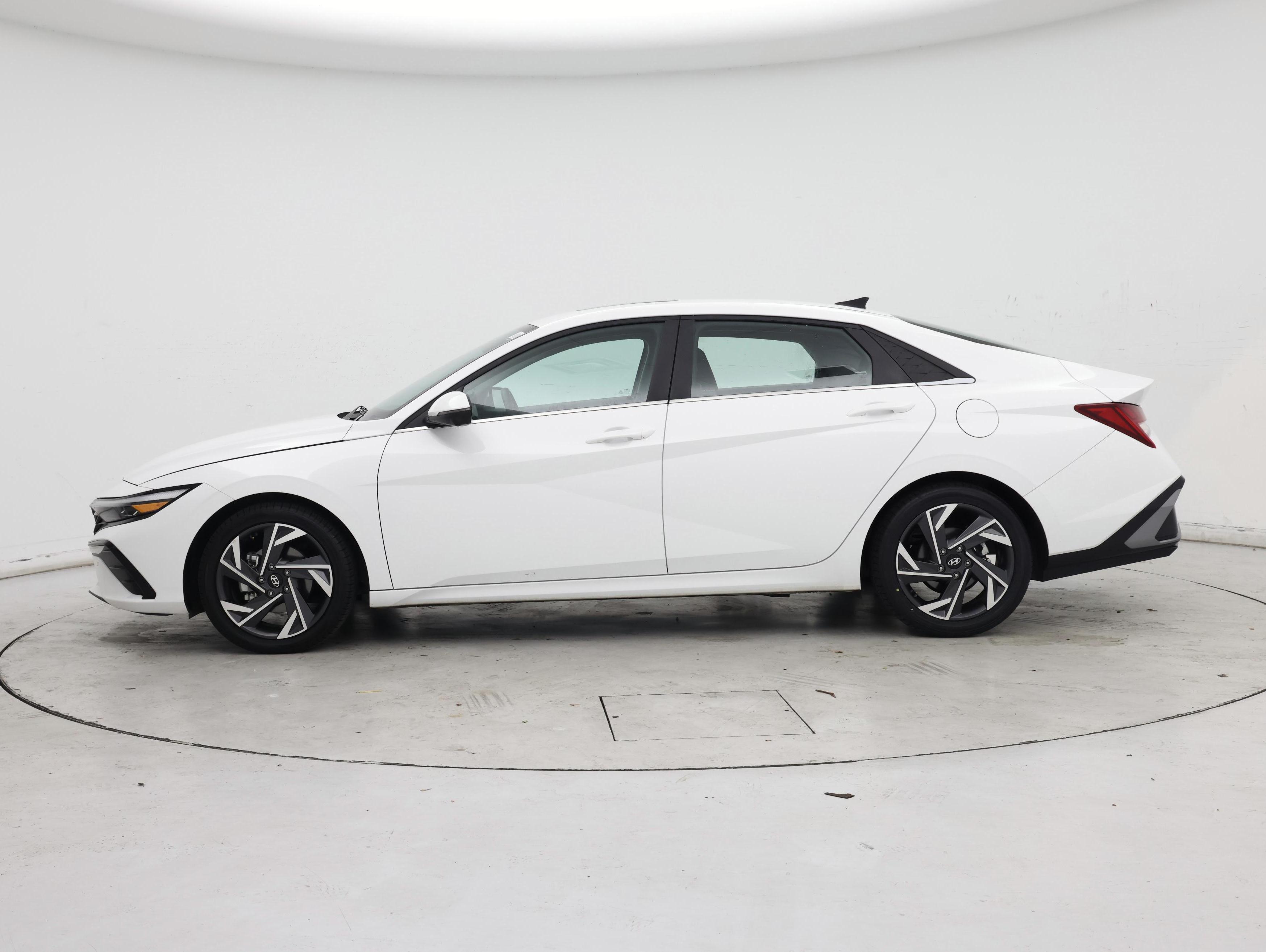 Thumbnail: 2024 Hyundai Elantra - 3