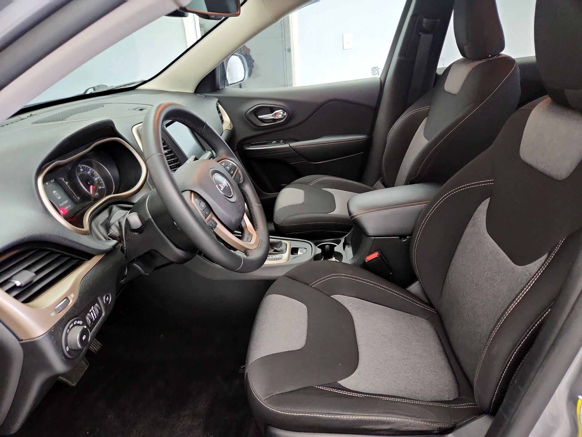 Thumbnail: 2014 Jeep Cherokee - 11