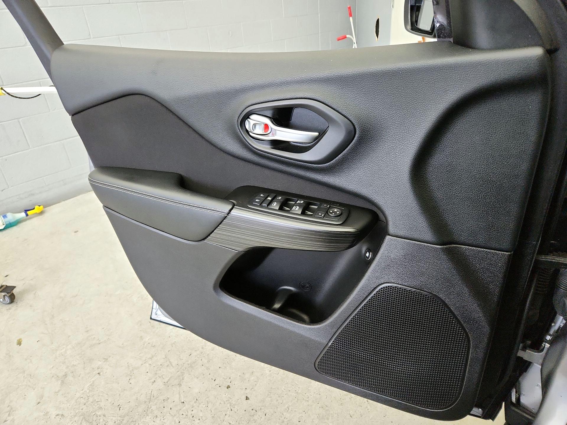 Thumbnail: 2014 Jeep Cherokee - 12