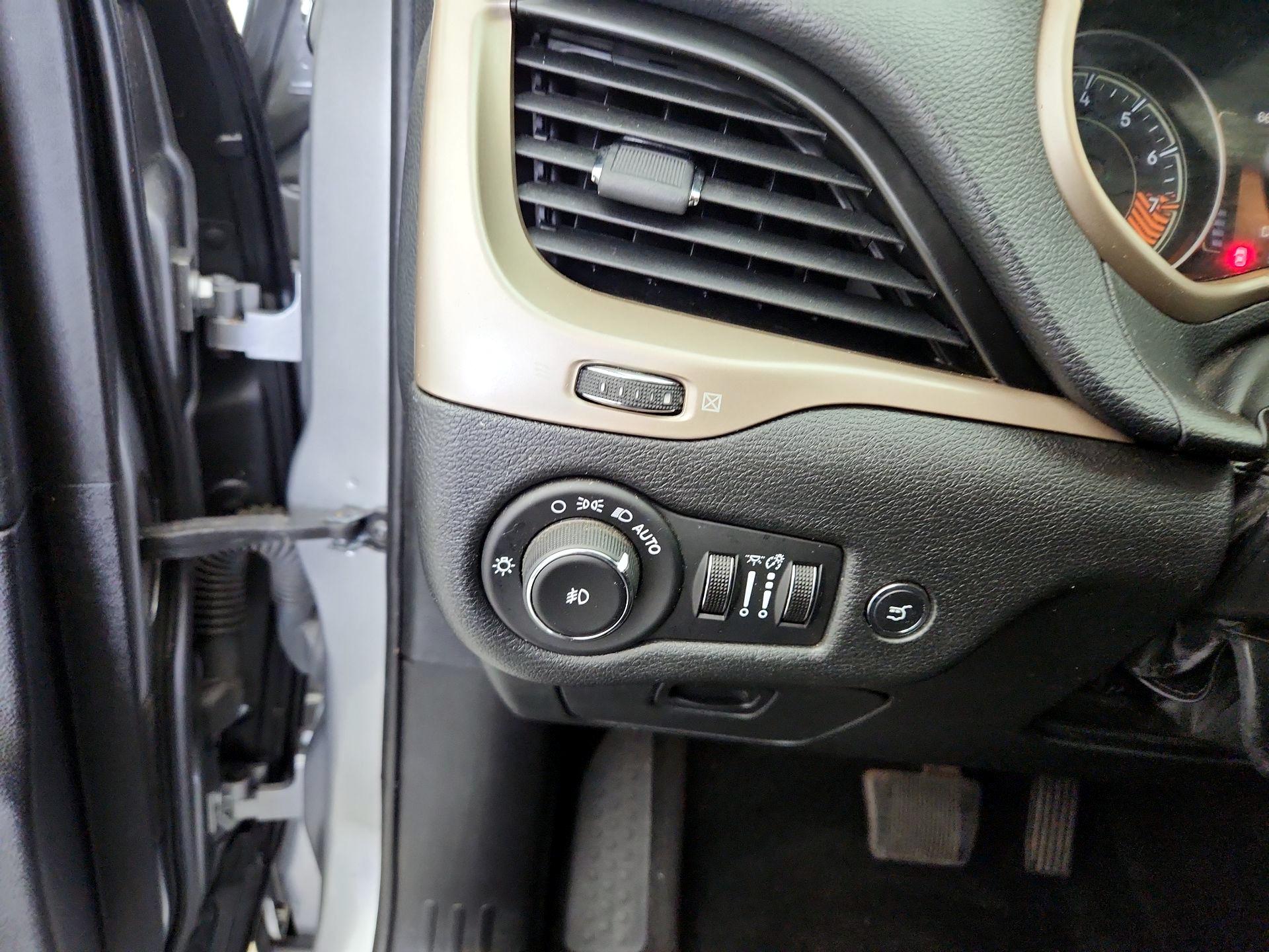Thumbnail: 2014 Jeep Cherokee - 13