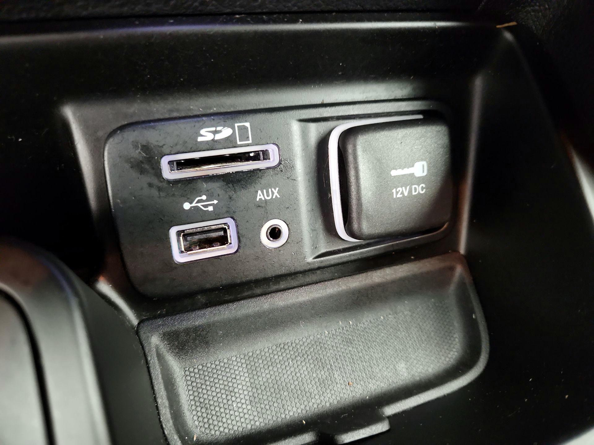 Thumbnail: 2014 Jeep Cherokee - 19