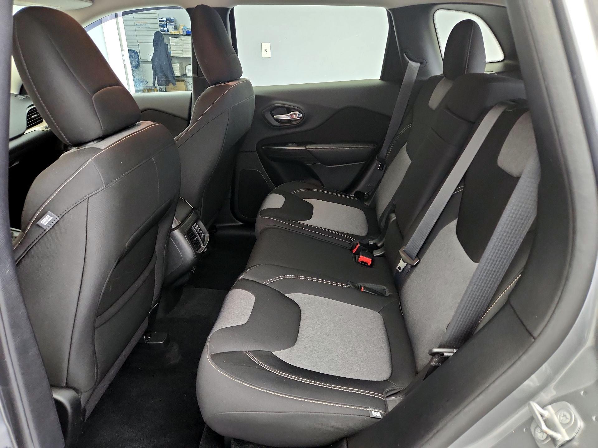 Thumbnail: 2014 Jeep Cherokee - 20