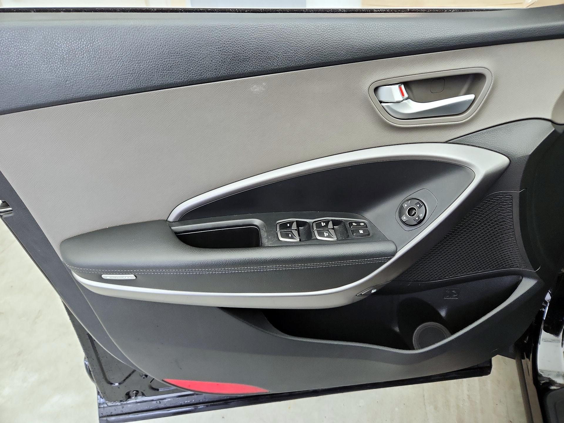 Thumbnail: 2016 Hyundai Santa Fe - 12