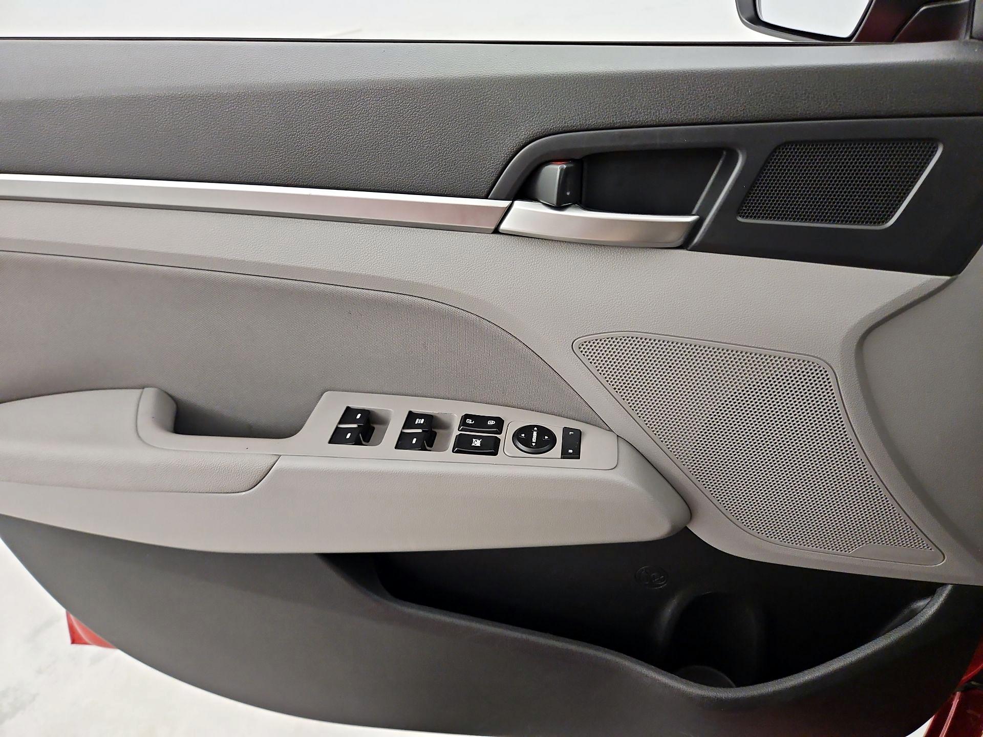 Thumbnail: 2020 Hyundai Elantra - 12