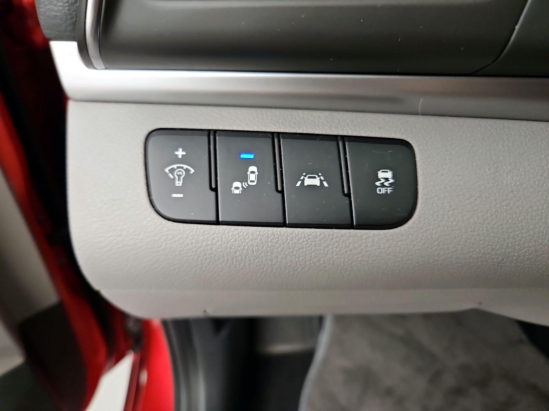 Thumbnail: 2020 Hyundai Elantra - 13