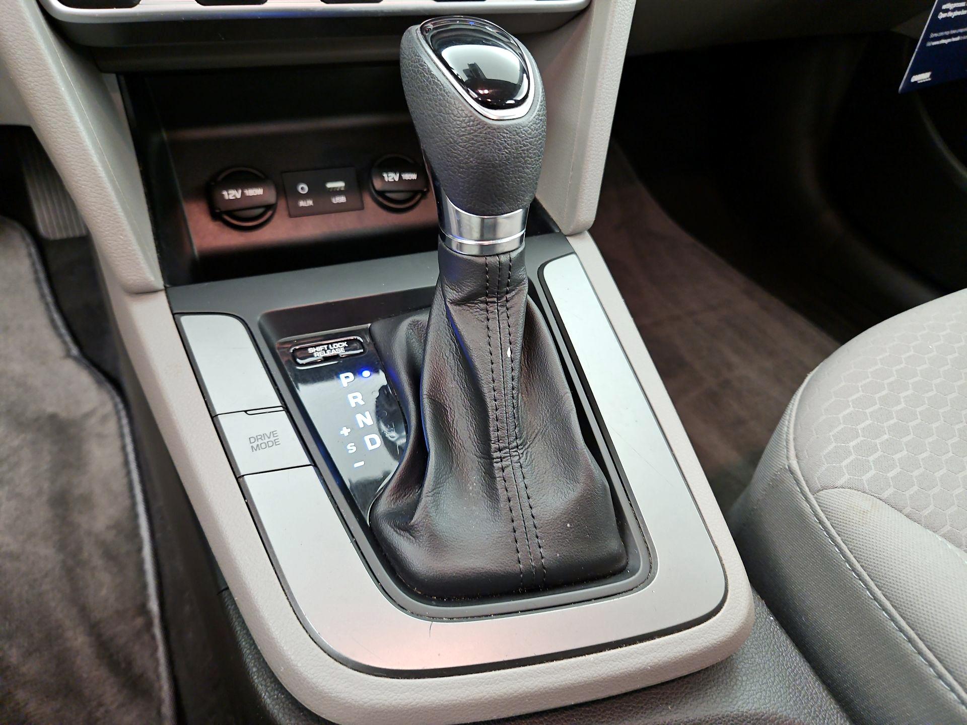 Thumbnail: 2020 Hyundai Elantra - 17