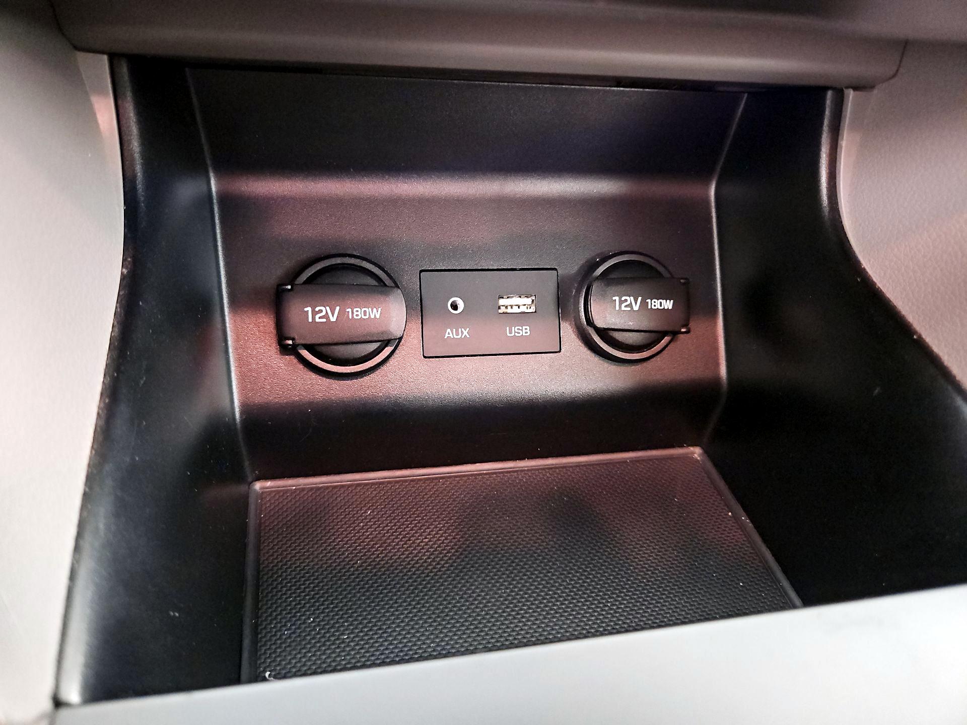 Thumbnail: 2020 Hyundai Elantra - 18