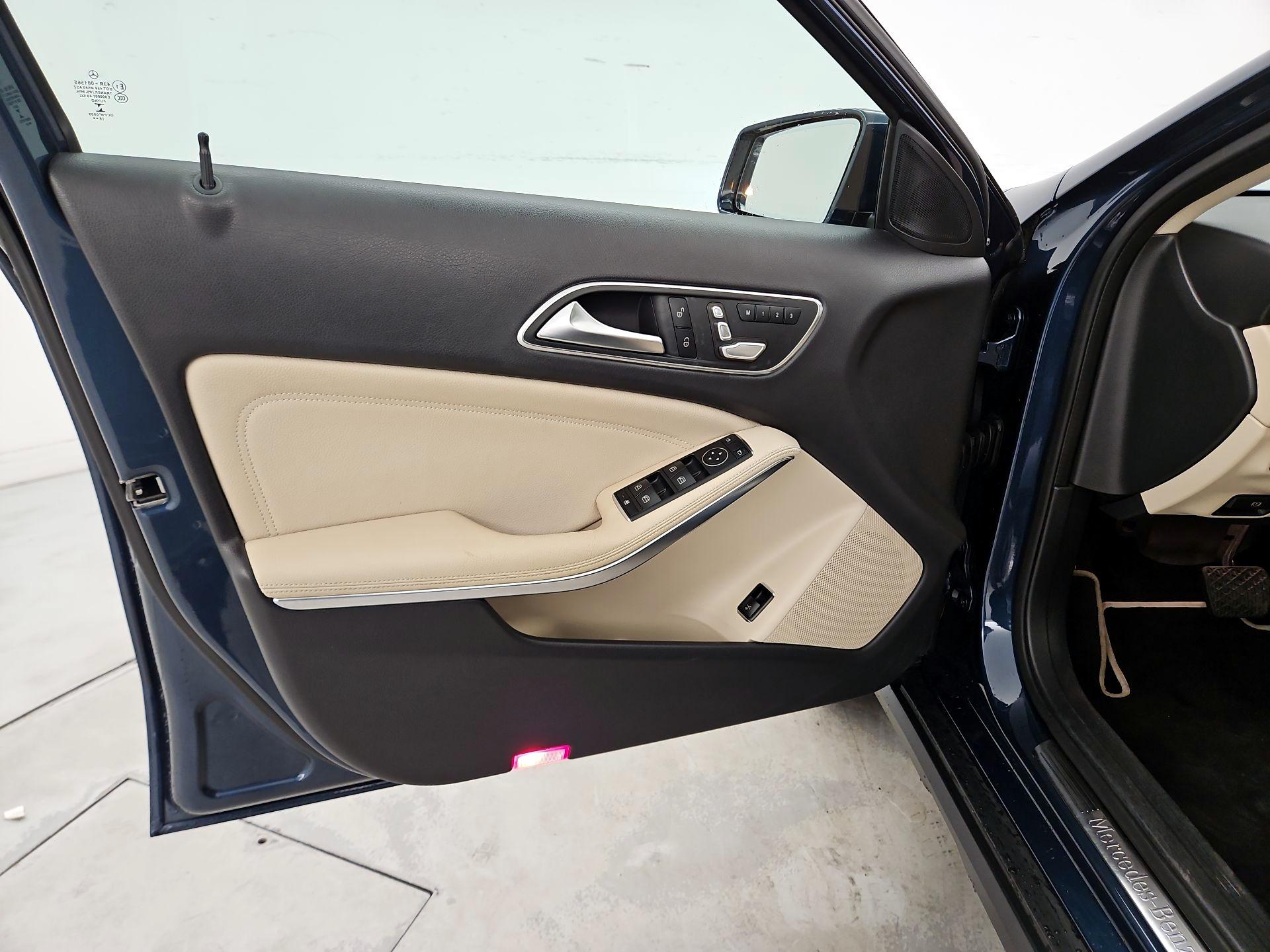 Thumbnail: 2019 Mercedes-Benz GLA - 12