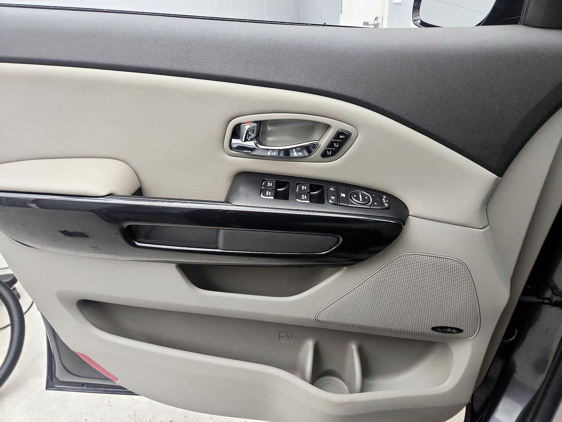 Thumbnail: 2017 Kia Sedona - 12