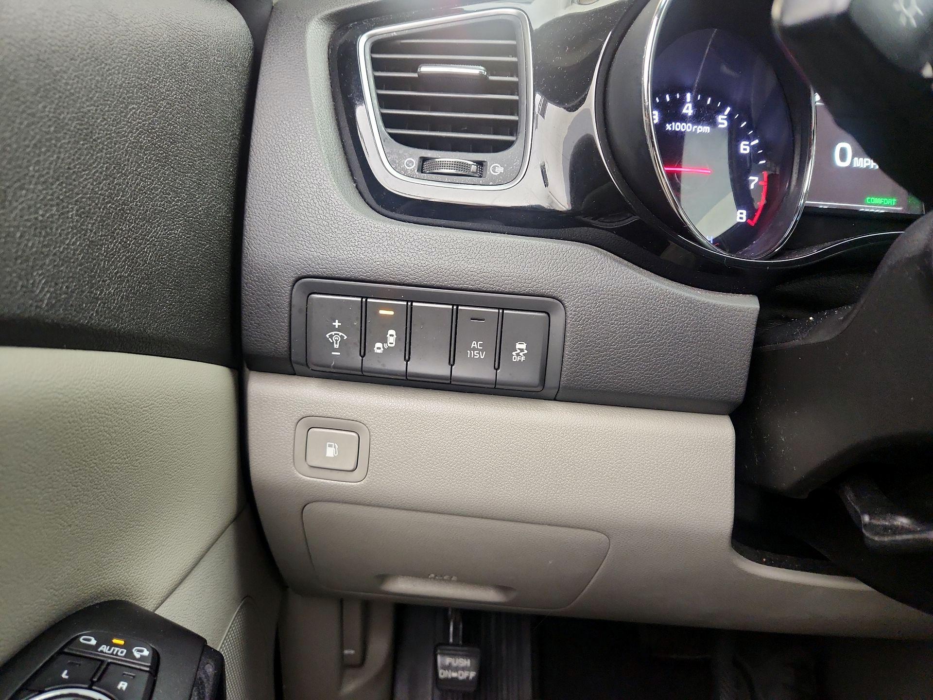 Thumbnail: 2017 Kia Sedona - 13