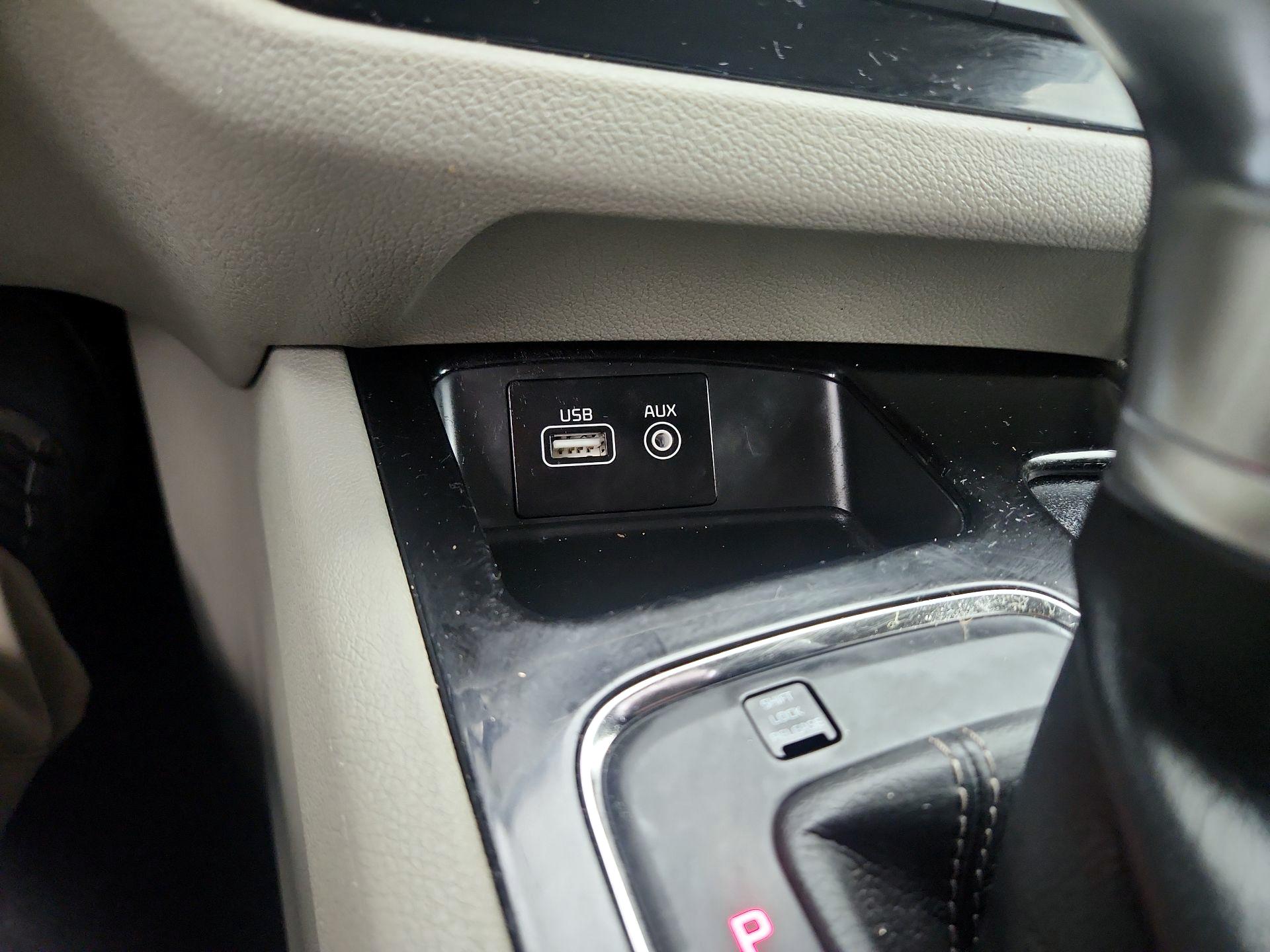 Thumbnail: 2017 Kia Sedona - 19